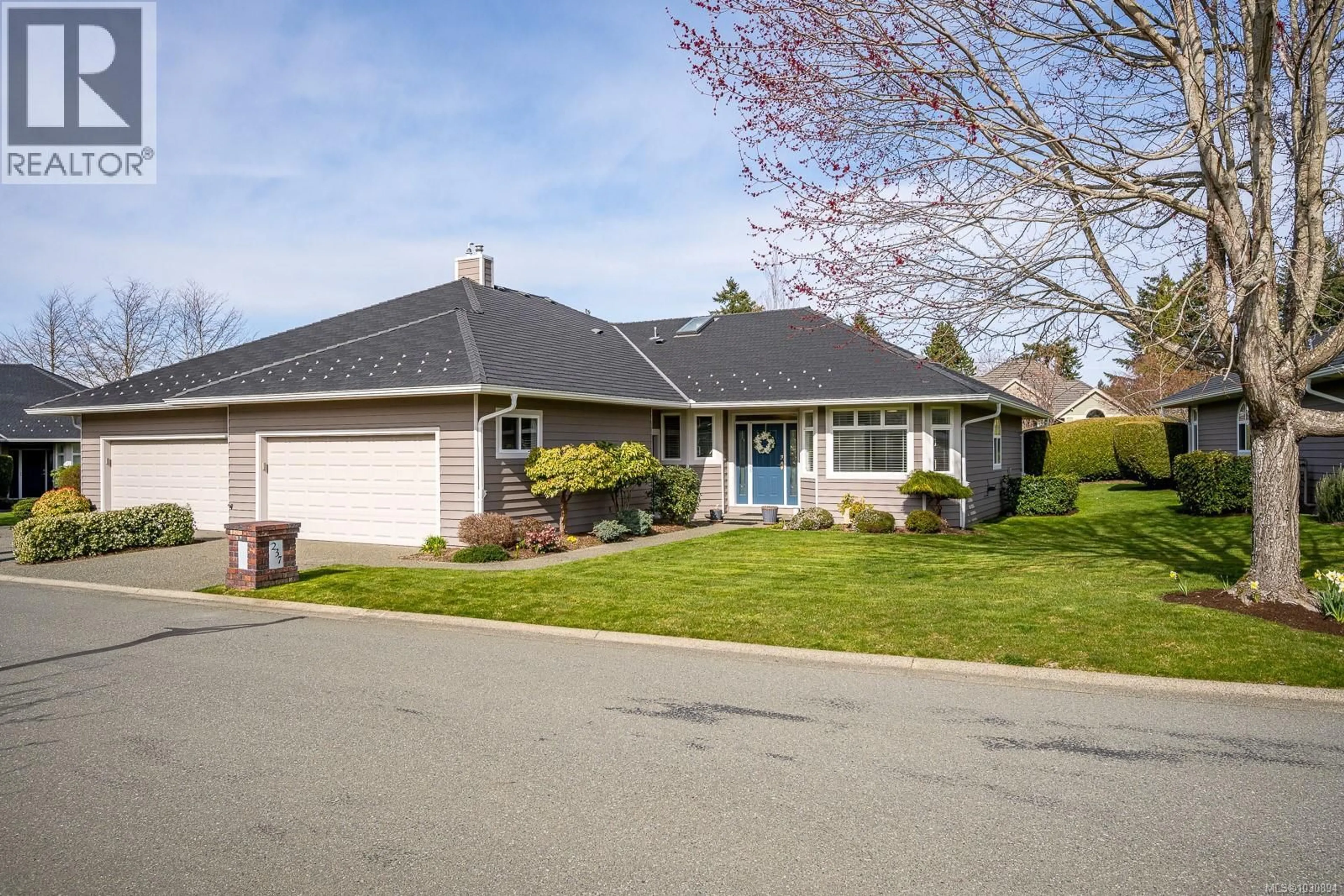 Home with vinyl exterior material, street for 237 - 3399 CROWN ISLE DRIVE, Courtenay British Columbia V9N9X7