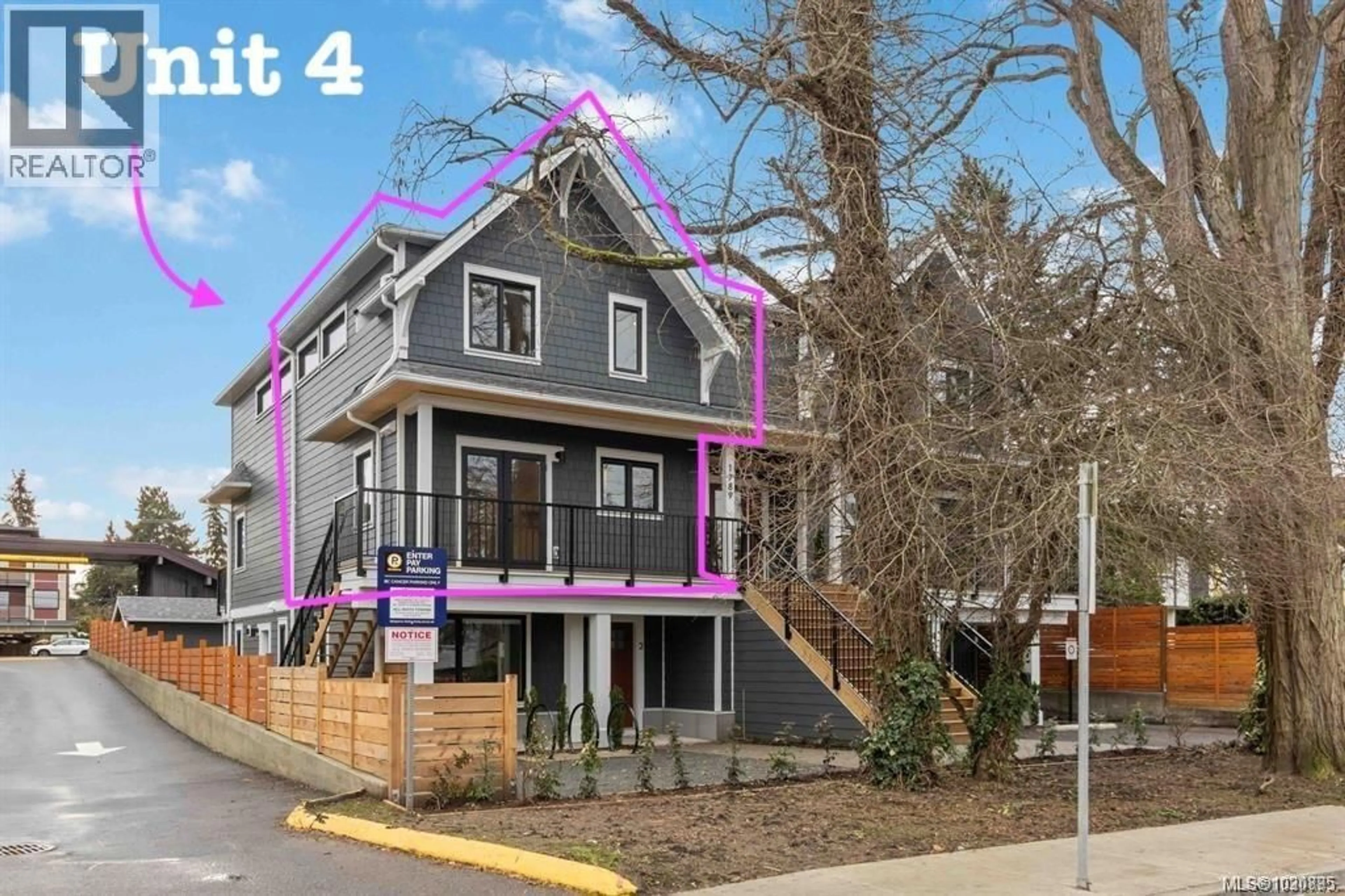 Home with vinyl exterior material, street for 4 - 1789 EMERSON STREET, Victoria British Columbia V8R2C2