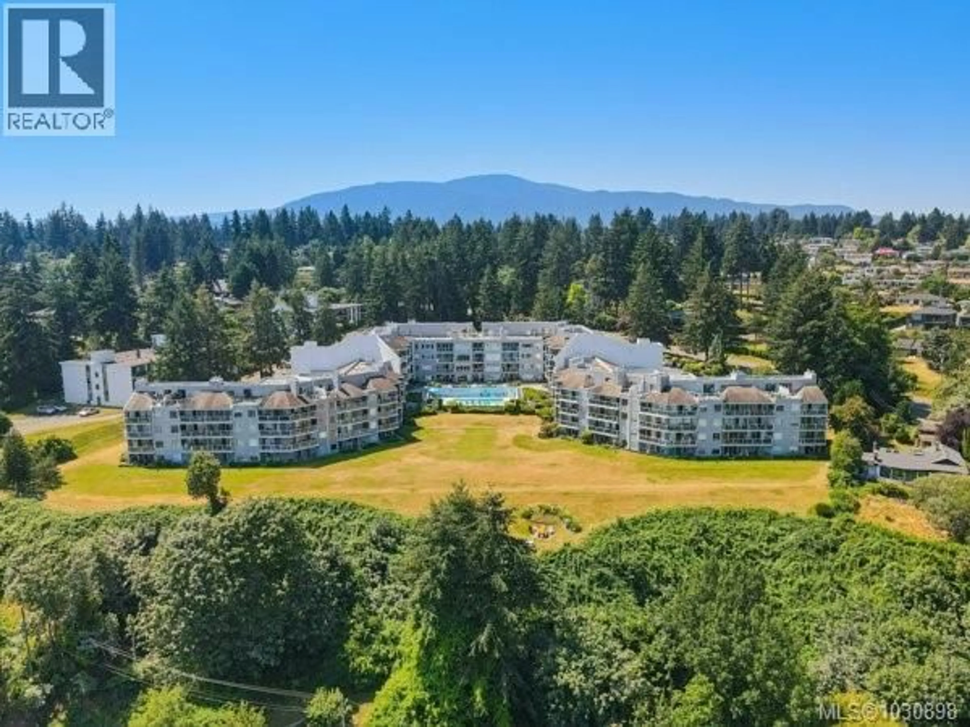 A pic from outside/outdoor area/front of a property/back of a property/a pic from drone, mountain view for 611 - 2562 DEPARTURE BAY ROAD, Nanaimo British Columbia V9S5P1