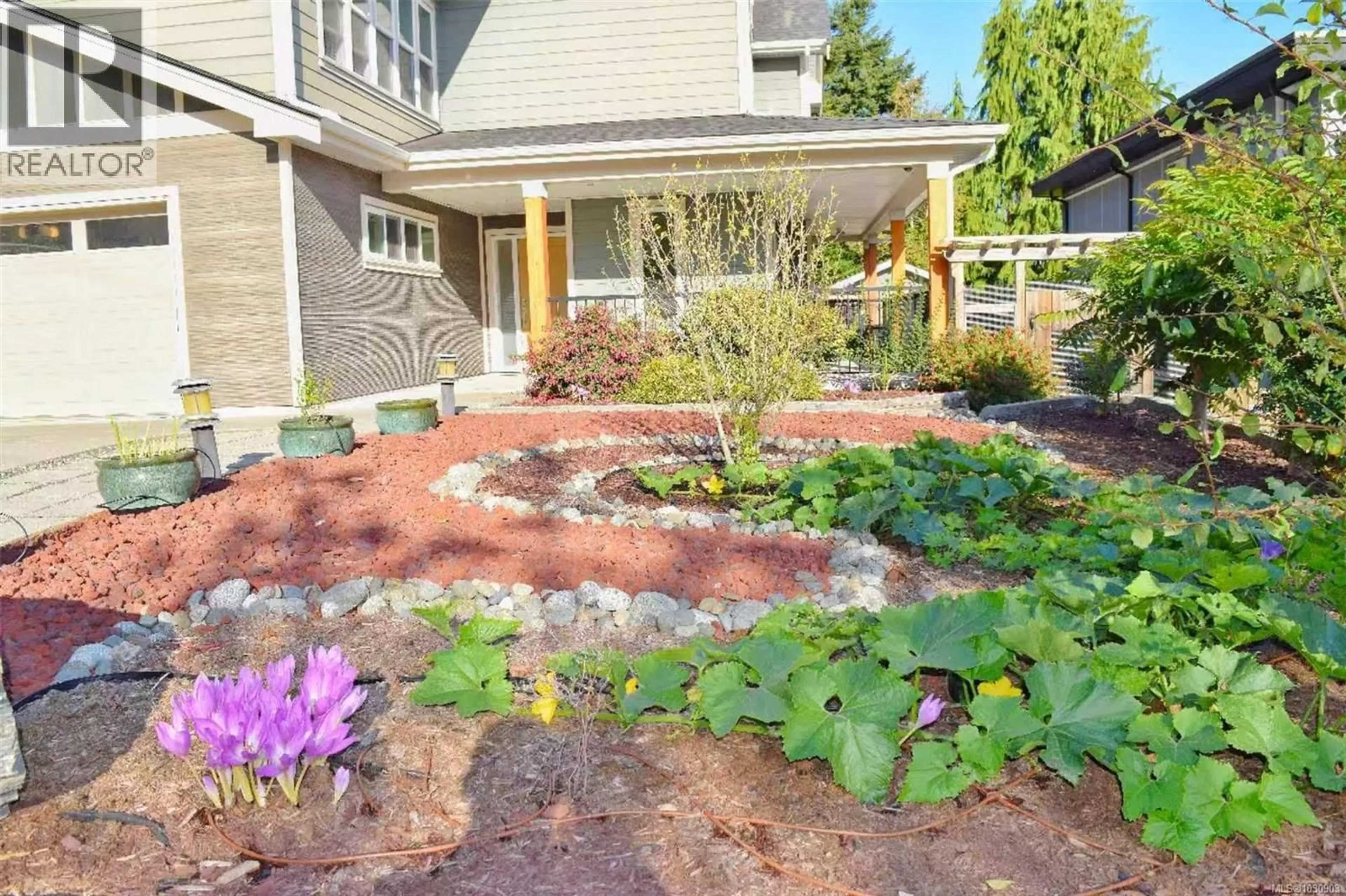 Patio, street for 4037 NELTHORPE STREET, Saanich British Columbia V8X2A2