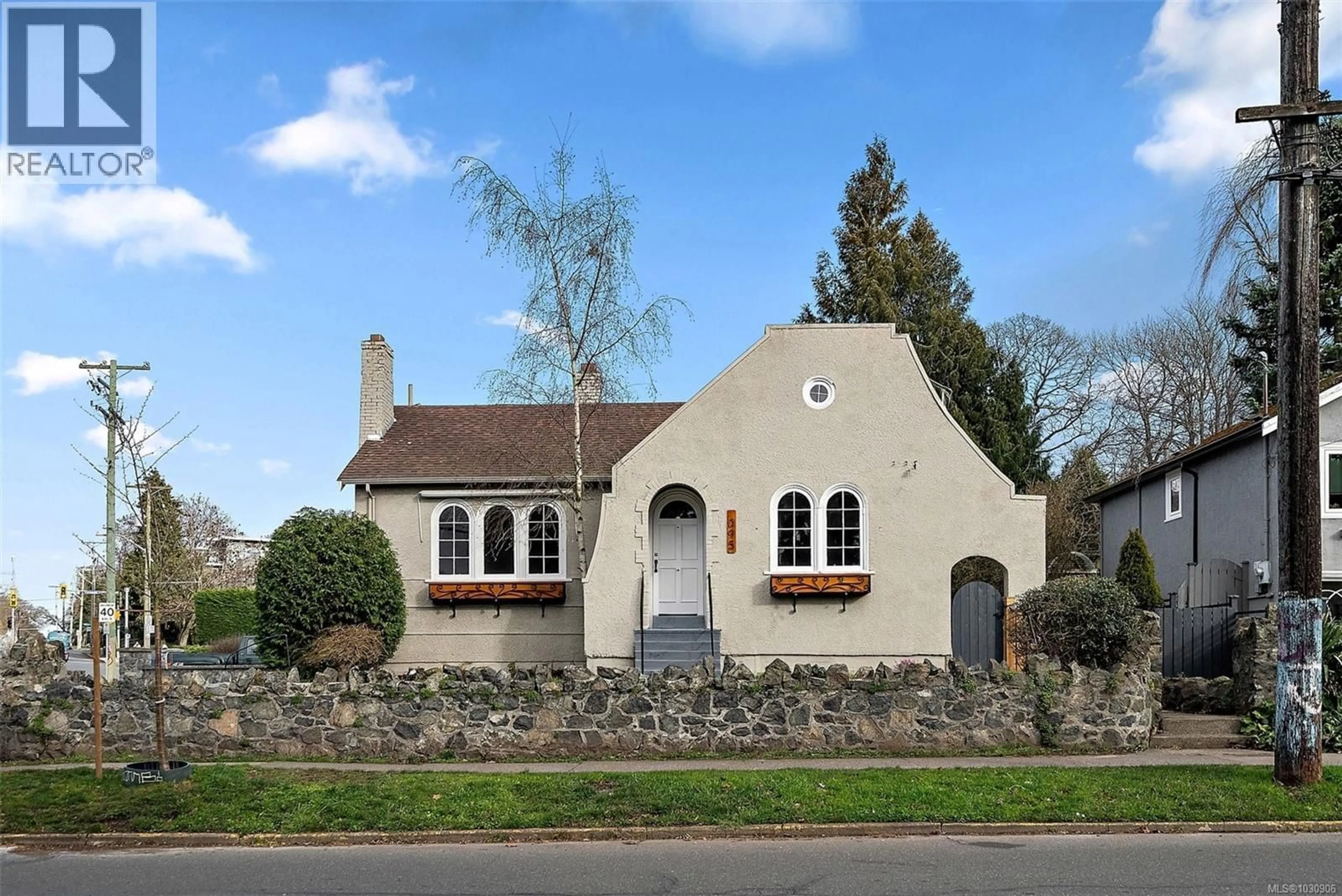 Home with brick exterior material, street for 1095 MOSS STREET, Victoria British Columbia V8V4P4