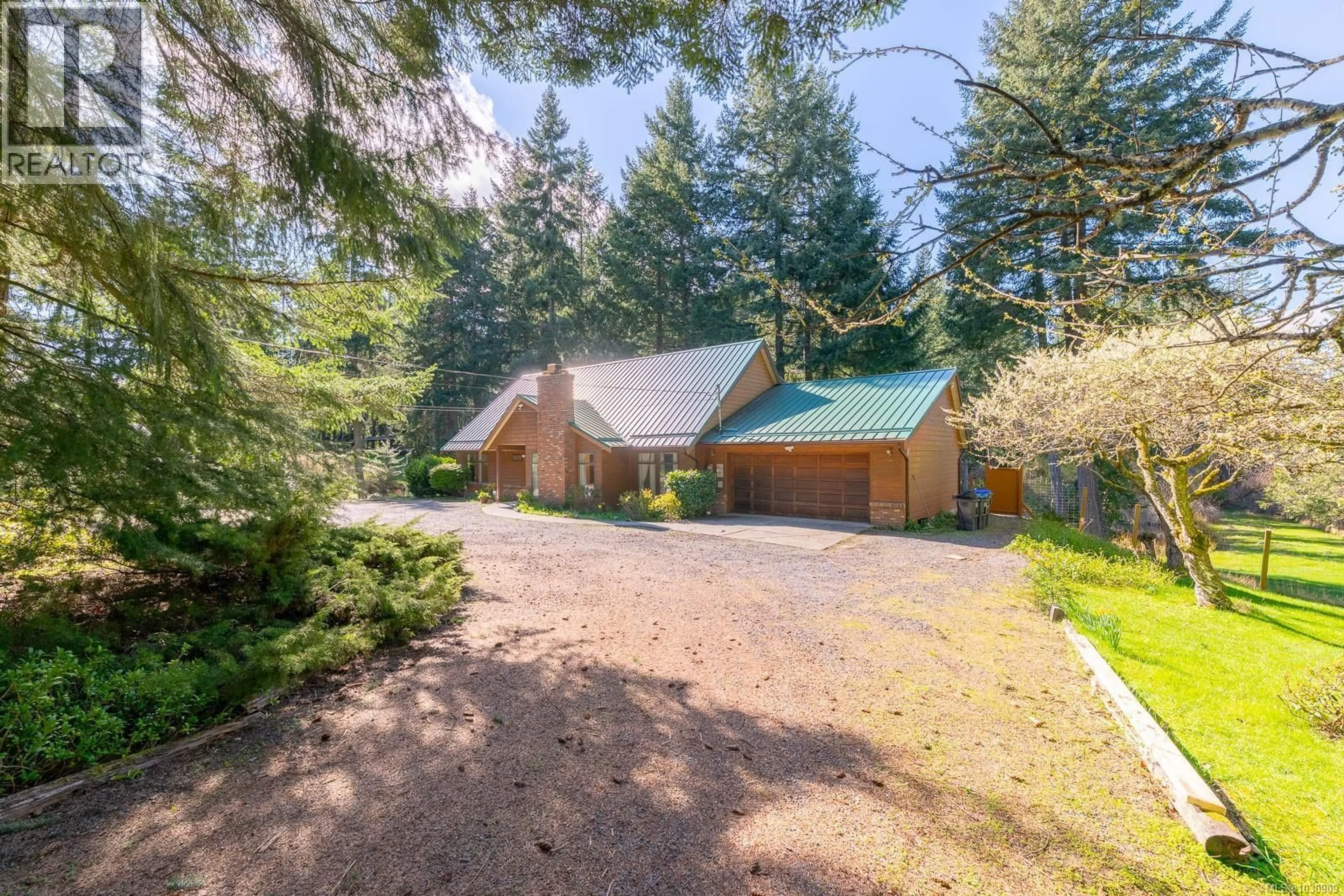 A pic from outside/outdoor area/front of a property/back of a property/a pic from drone, unknown for 3035 WILD ROSE BOULEVARD, Nanoose Bay British Columbia V9P9E4