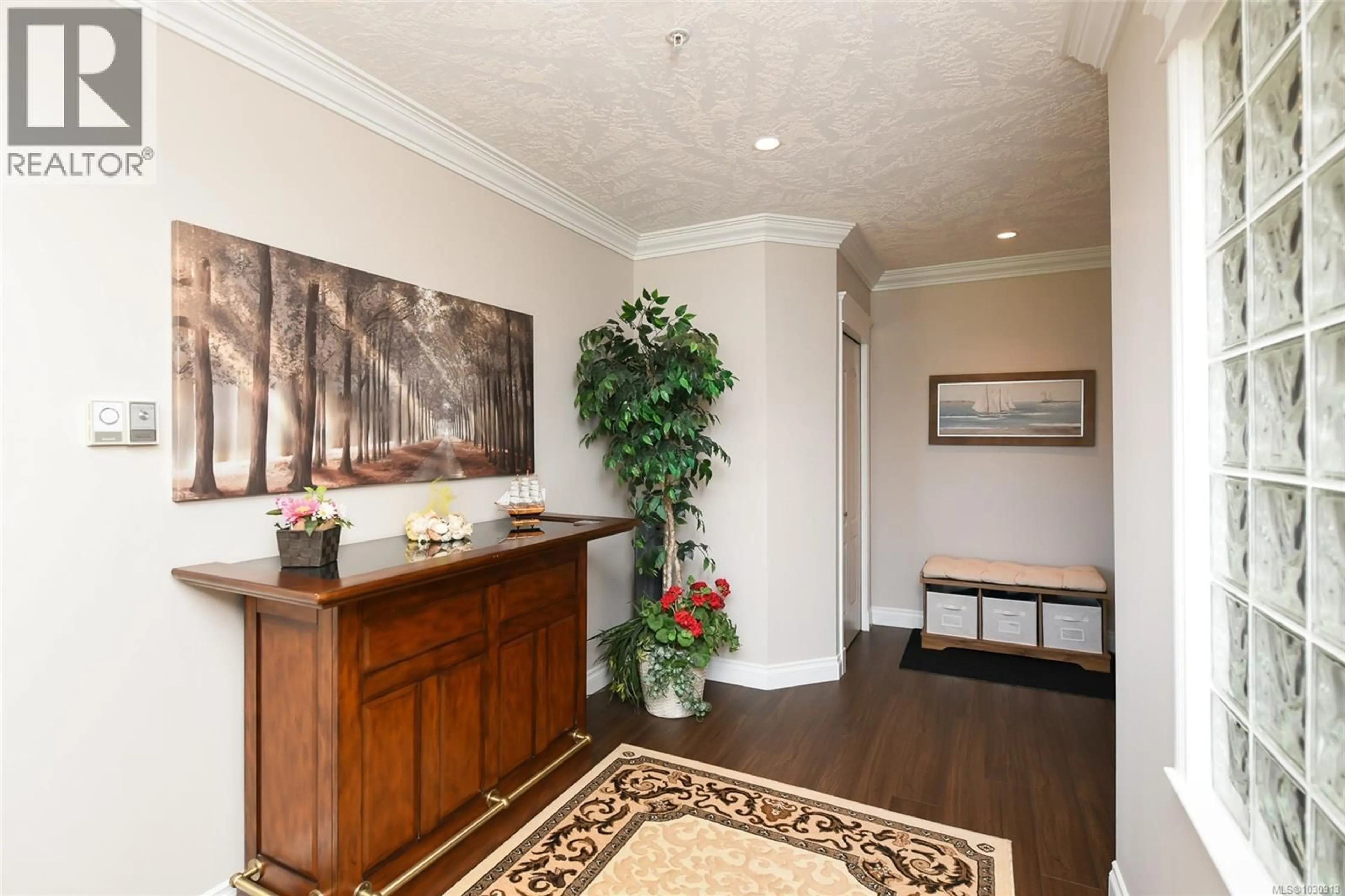 Indoor foyer for 224 - 3666 ROYAL VISTA WAY, Courtenay British Columbia V9N9X8