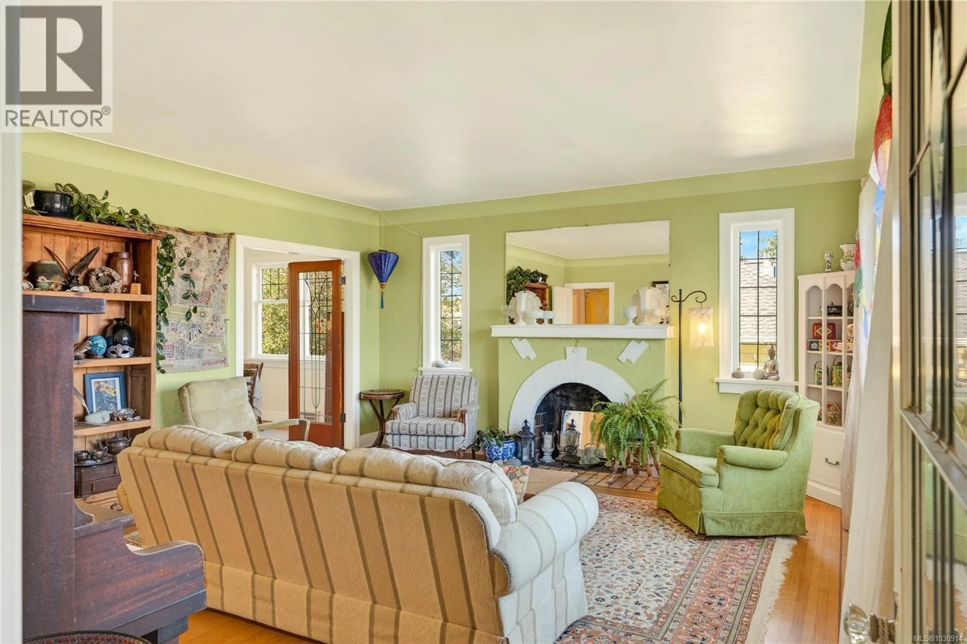 Living room with furniture, unknown for 225 HARVEY STREET, Nanaimo British Columbia V9R3W6