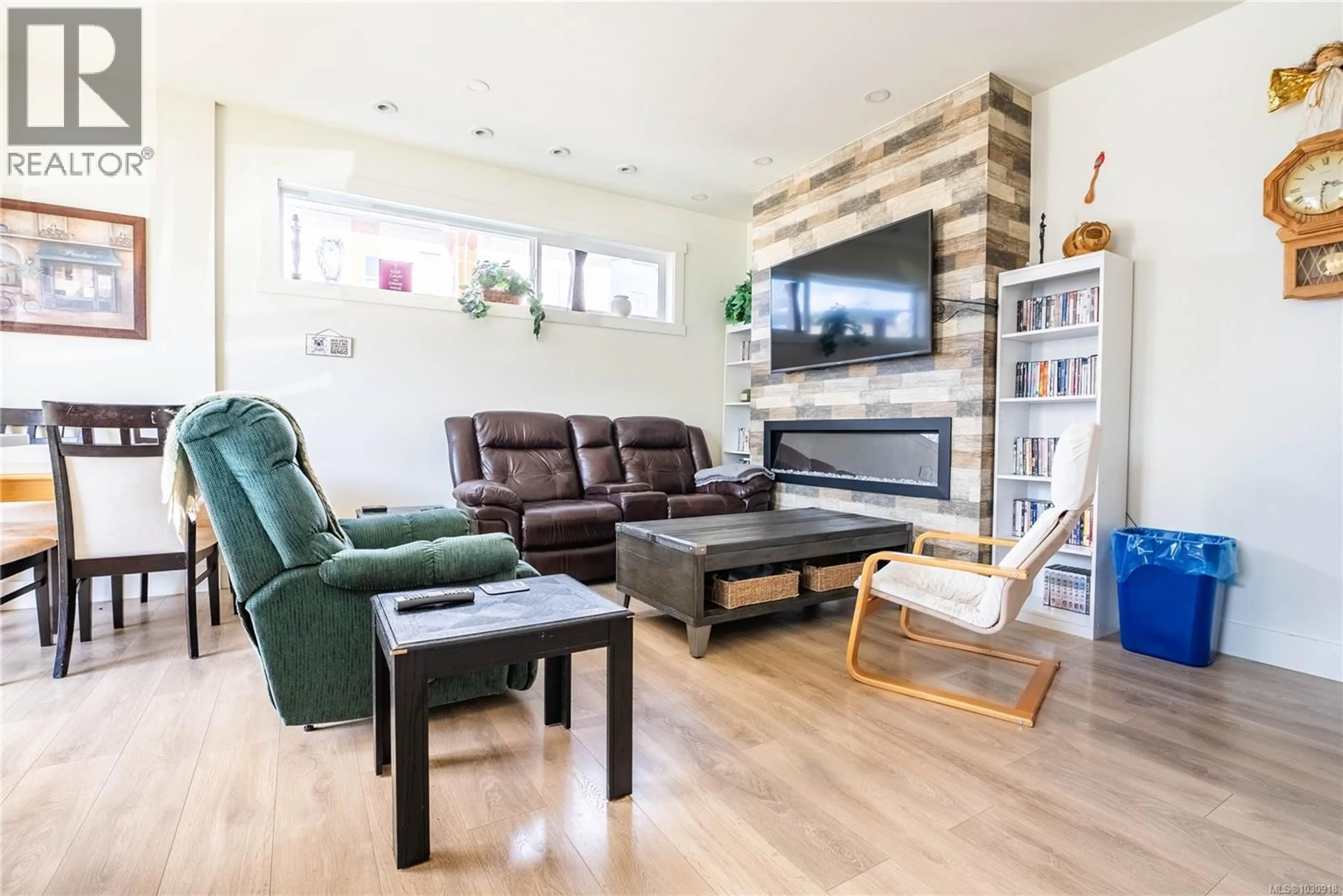 Living room with furniture, wood/laminate floor for 101 - 3321 RADIANT WAY, Langford British Columbia V9C2W4
