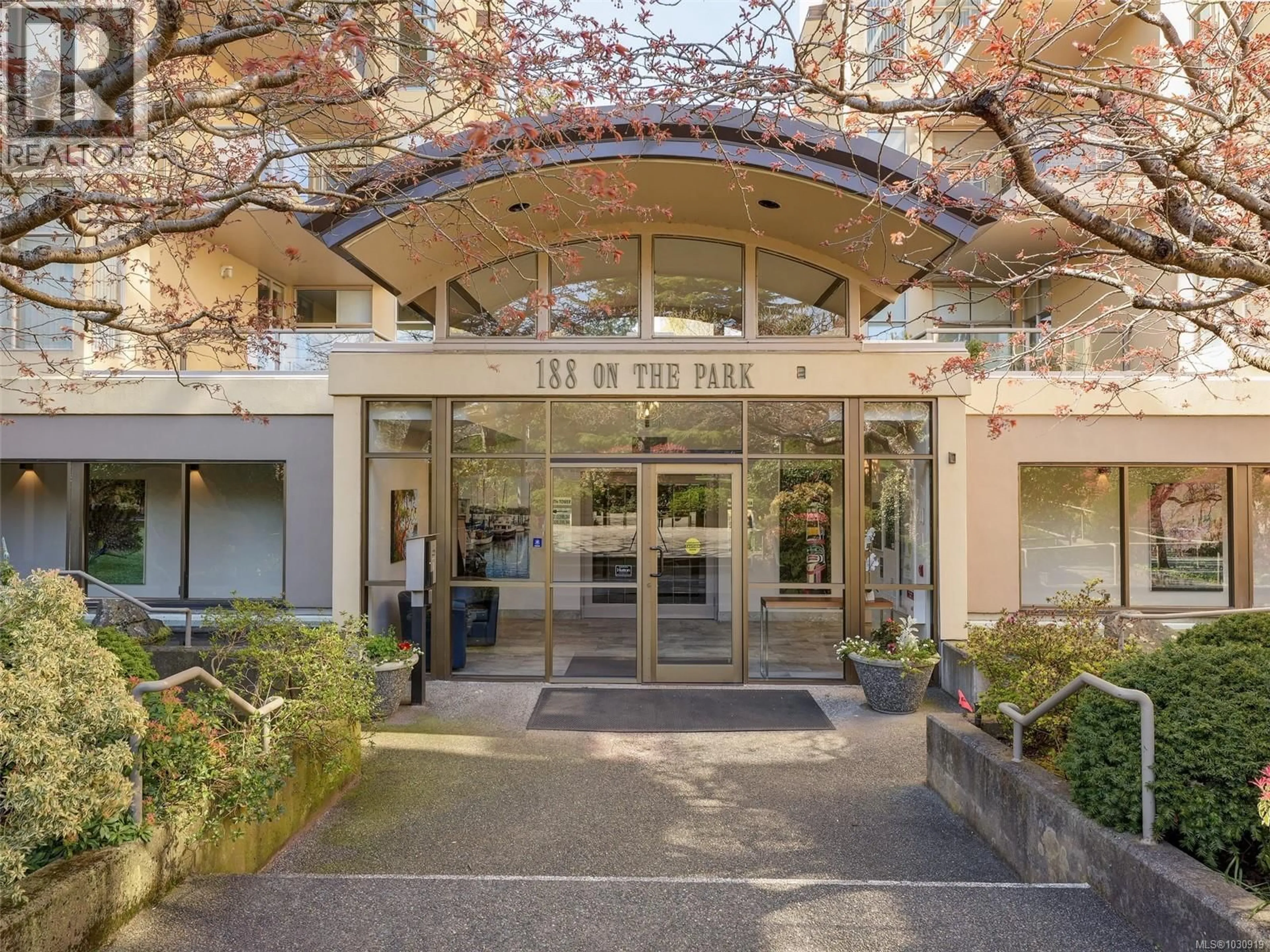 Indoor foyer for 460 - 188 DOUGLAS STREET, Victoria British Columbia V8V2P2