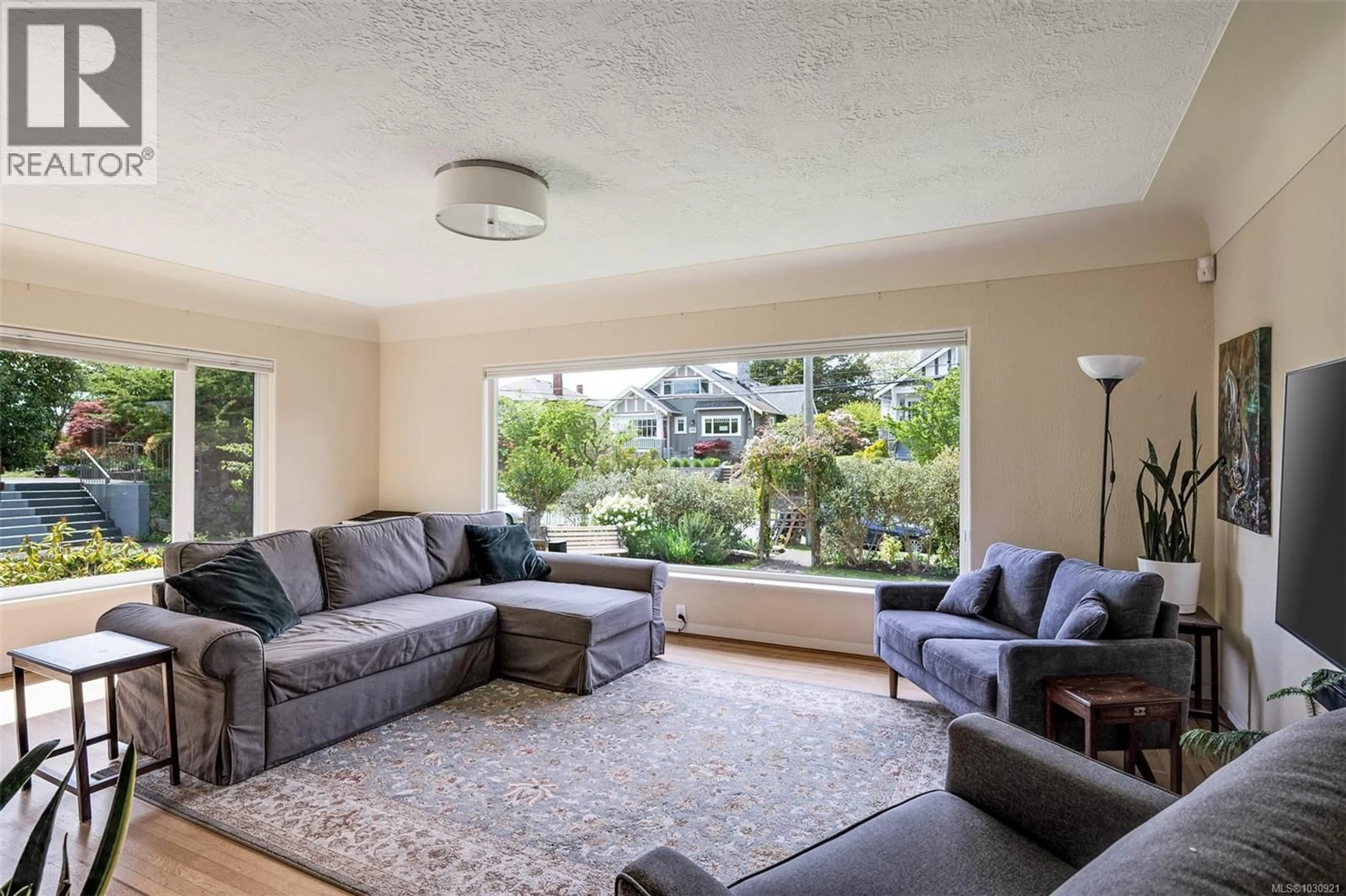 Living room with furniture, unknown for 535 LINDEN AVENUE, Victoria British Columbia V8V4G6