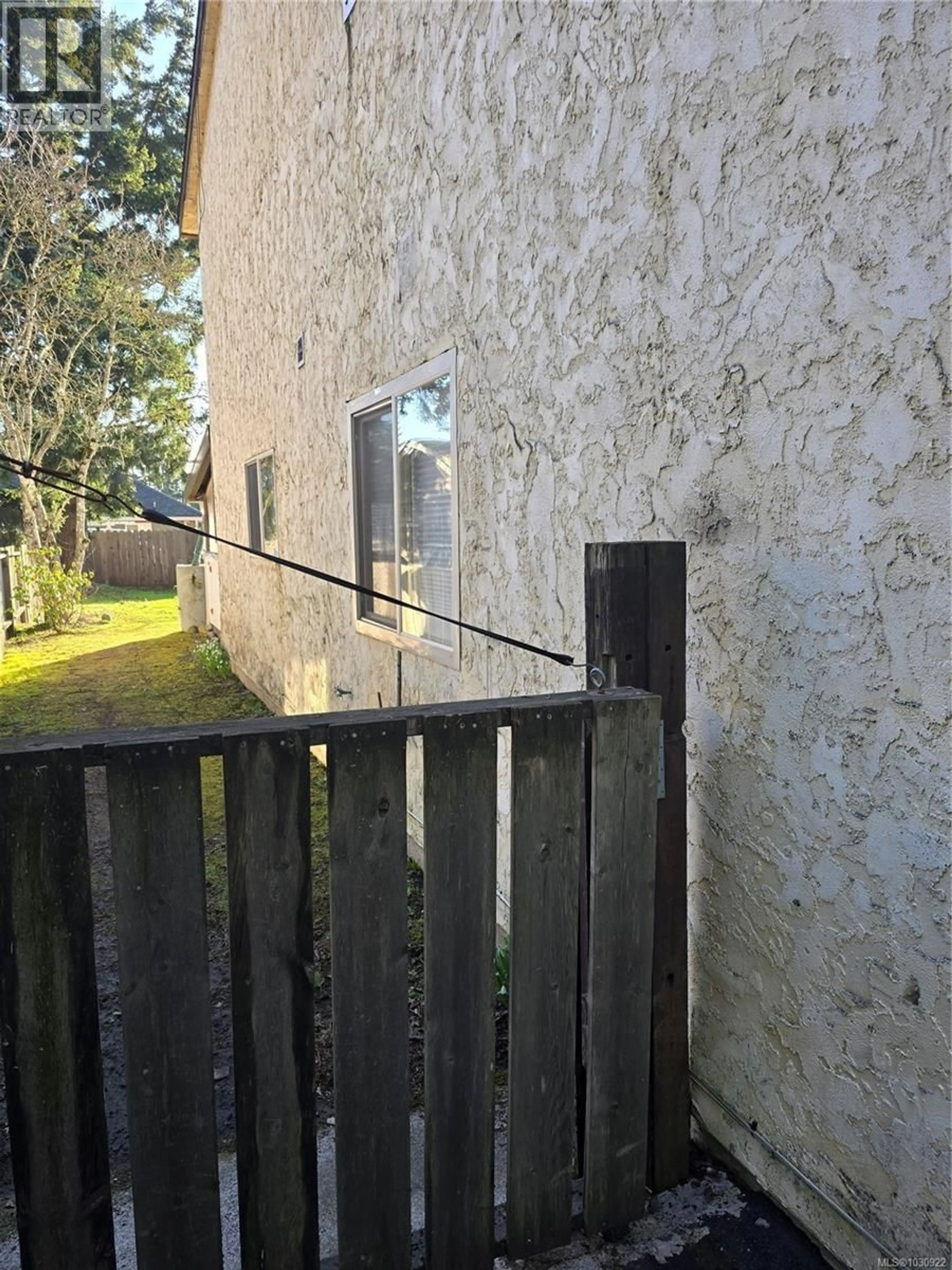 Stairs for 2905 LEIGH ROAD, Langford British Columbia V9B4G6