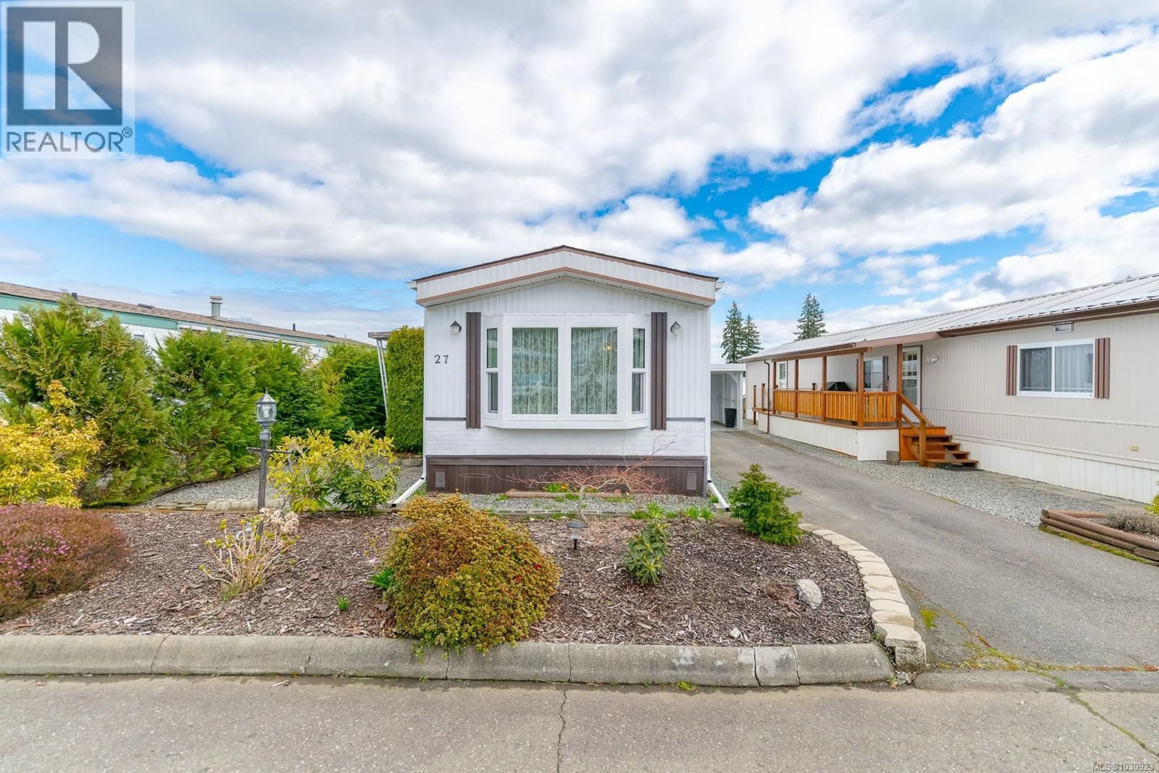 Home with vinyl exterior material, street for 27 - 10980 WESTDOWNE ROAD, Ladysmith British Columbia V9G1X2