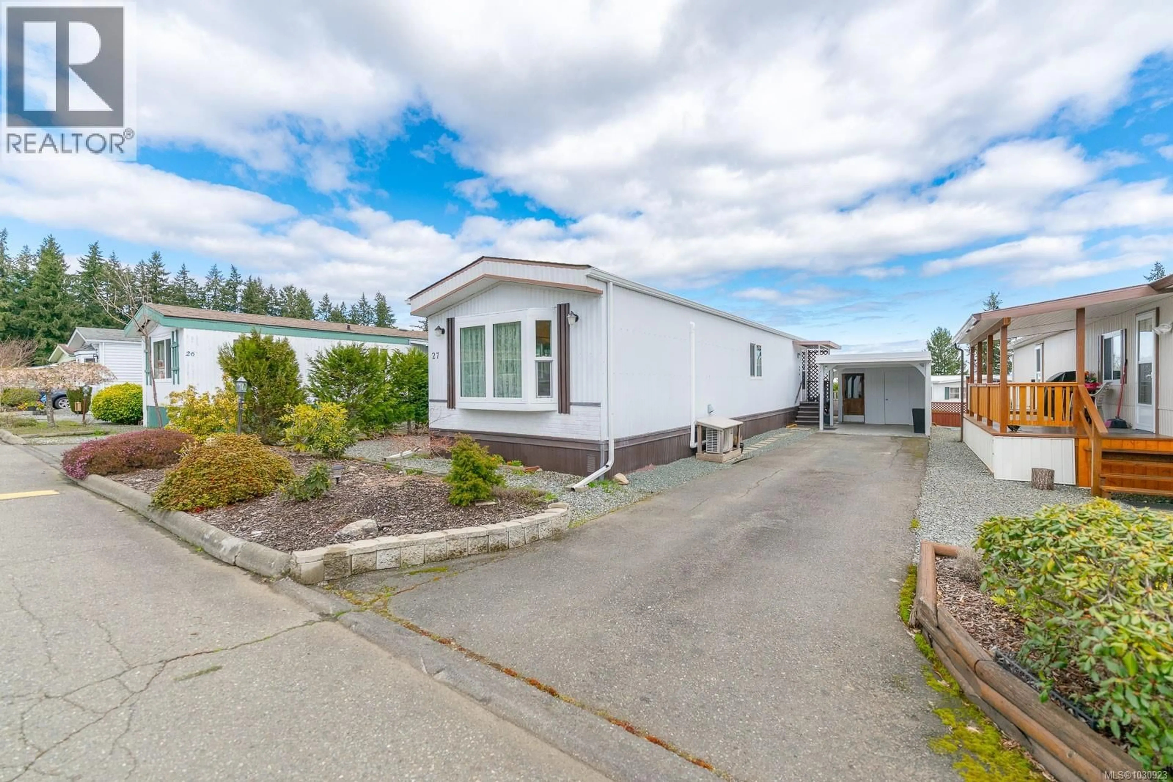 Home with vinyl exterior material, street for 27 - 10980 WESTDOWNE ROAD, Ladysmith British Columbia V9G1X2