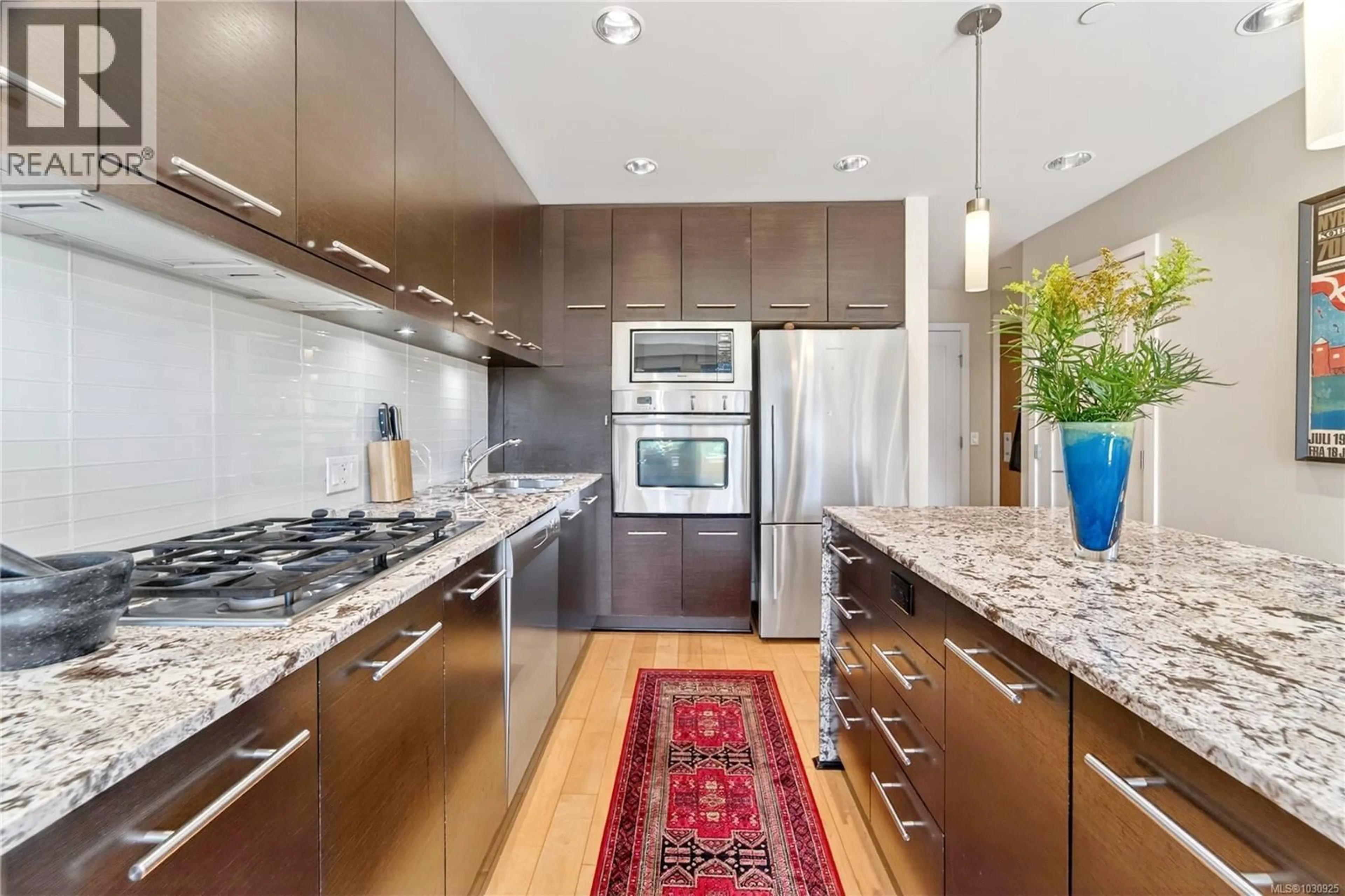 Contemporary kitchen, unknown for 204 - 3223 SELLECK WAY, Colwood British Columbia V9C0E7