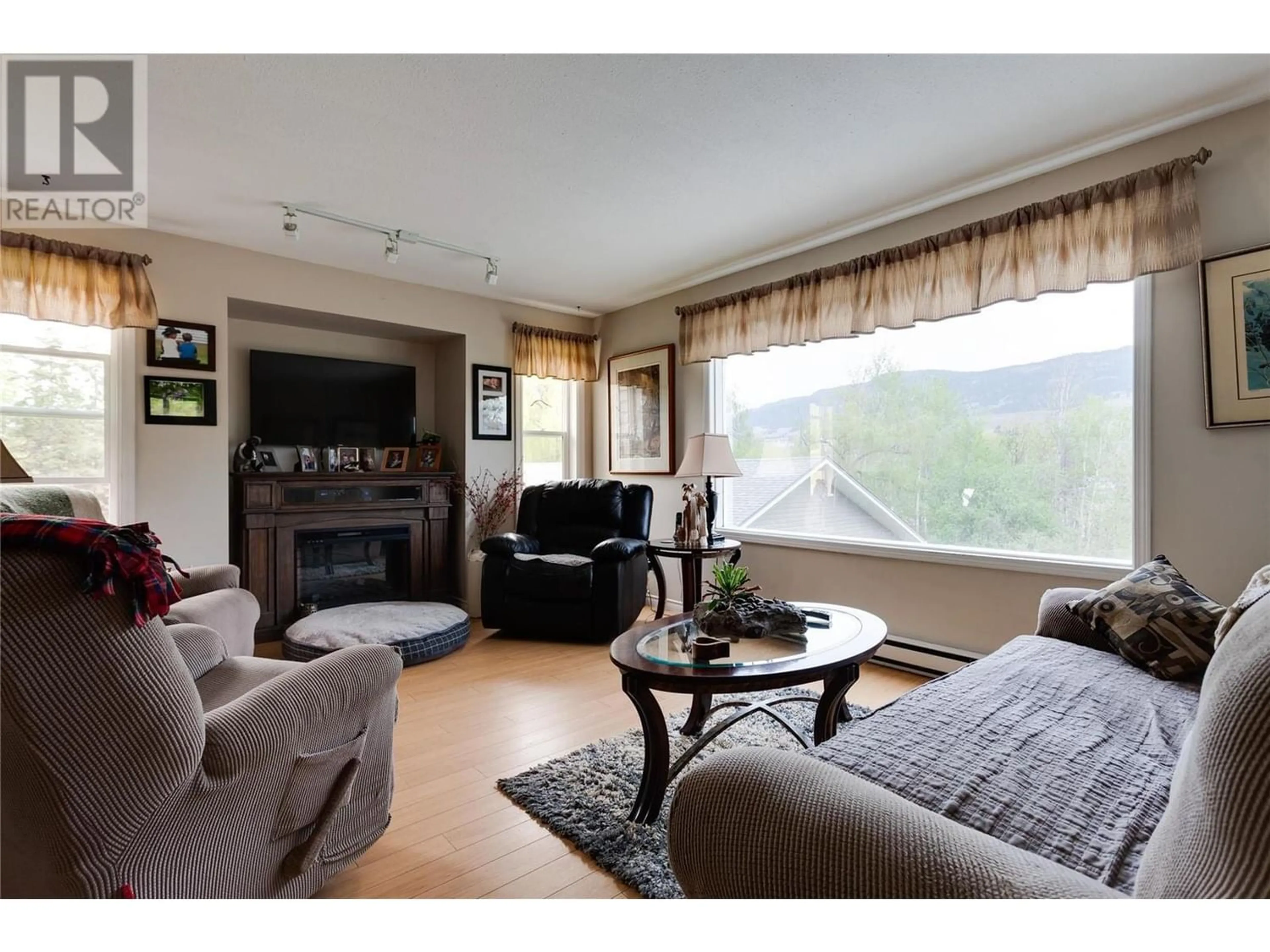 Living room, wood floors for 11345 Woodsdale Court, Lake Country British Columbia V4V1E7