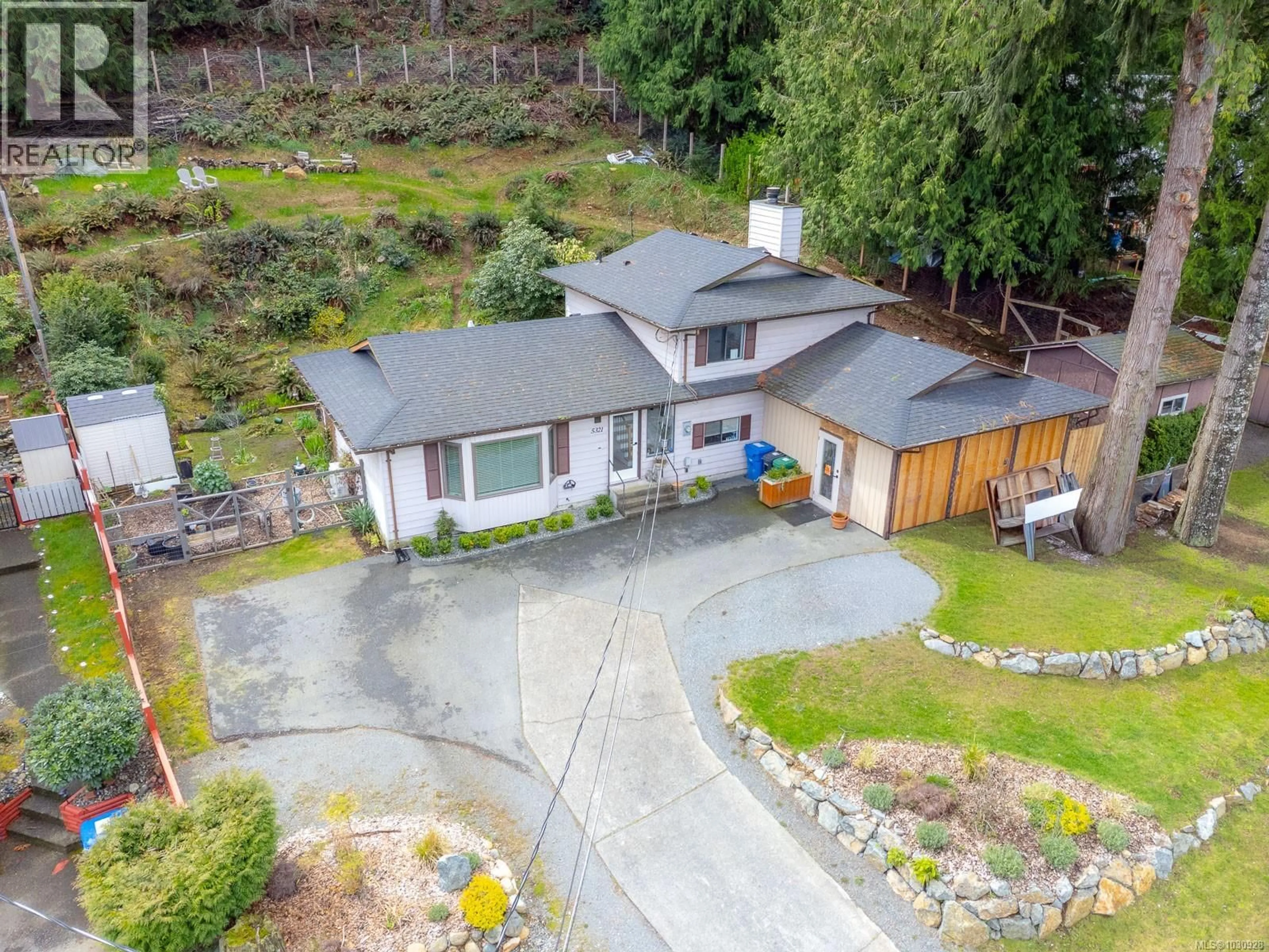 A pic from outside/outdoor area/front of a property/back of a property/a pic from drone, unknown for 5321 HAMMOND BAY ROAD, Nanaimo British Columbia V9T5M9
