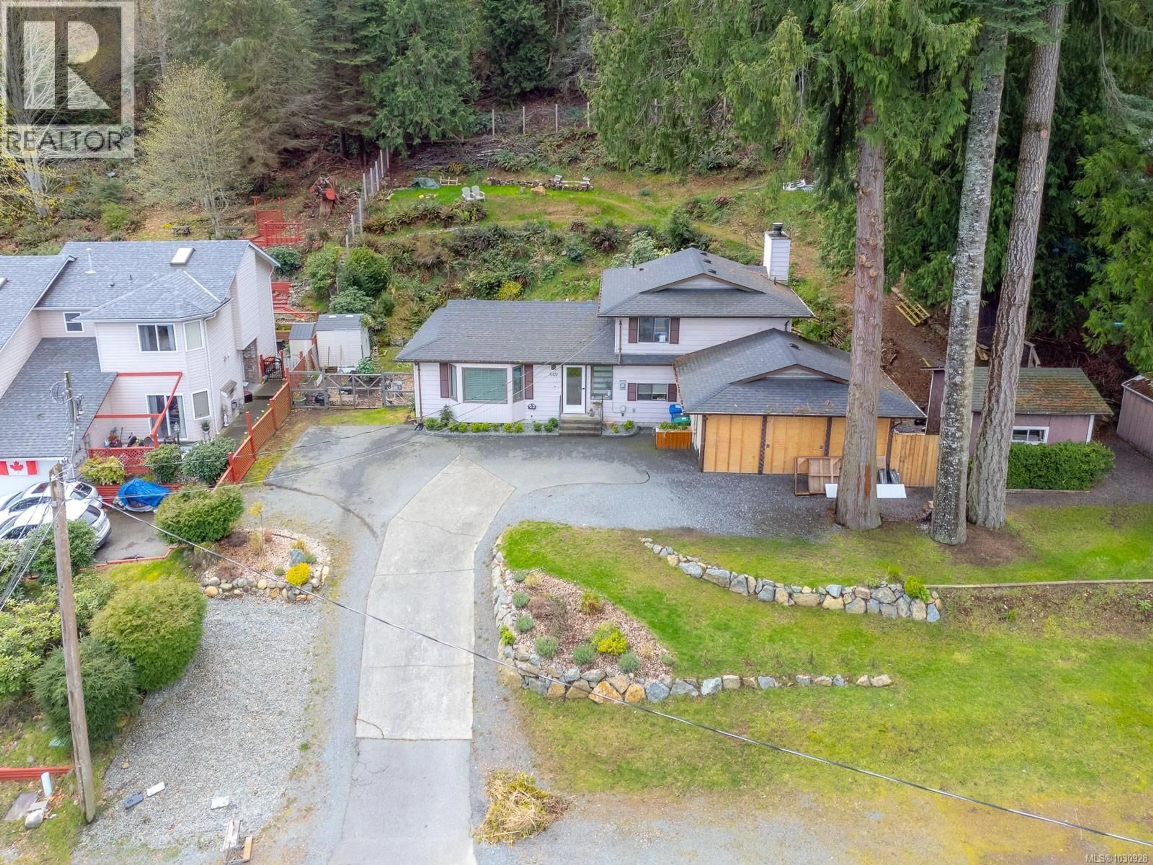A pic from outside/outdoor area/front of a property/back of a property/a pic from drone, unknown for 5321 HAMMOND BAY ROAD, Nanaimo British Columbia V9T5M9