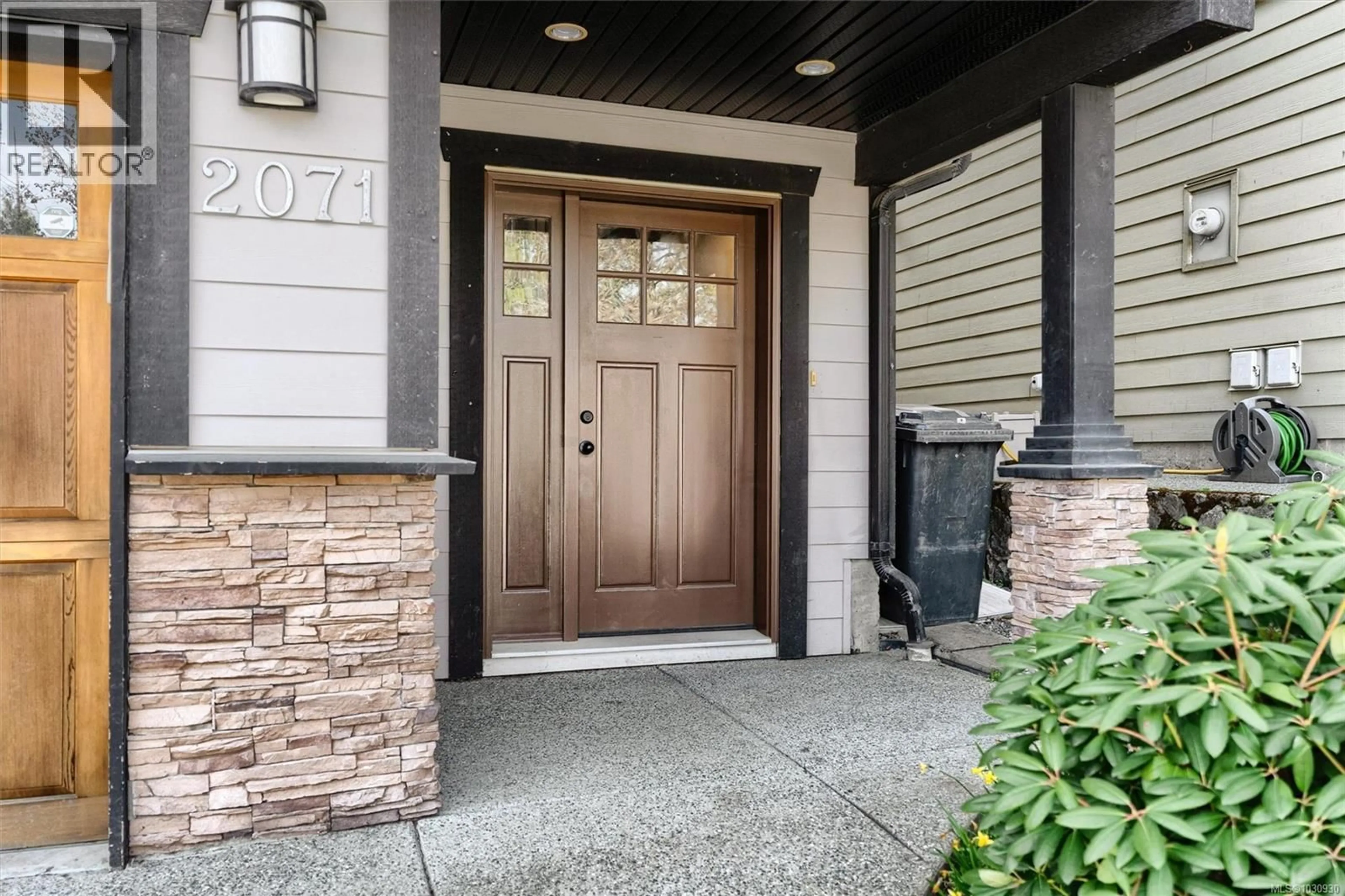 Indoor entryway for 2071 LONGSPUR DRIVE, Langford British Columbia V9B0E7