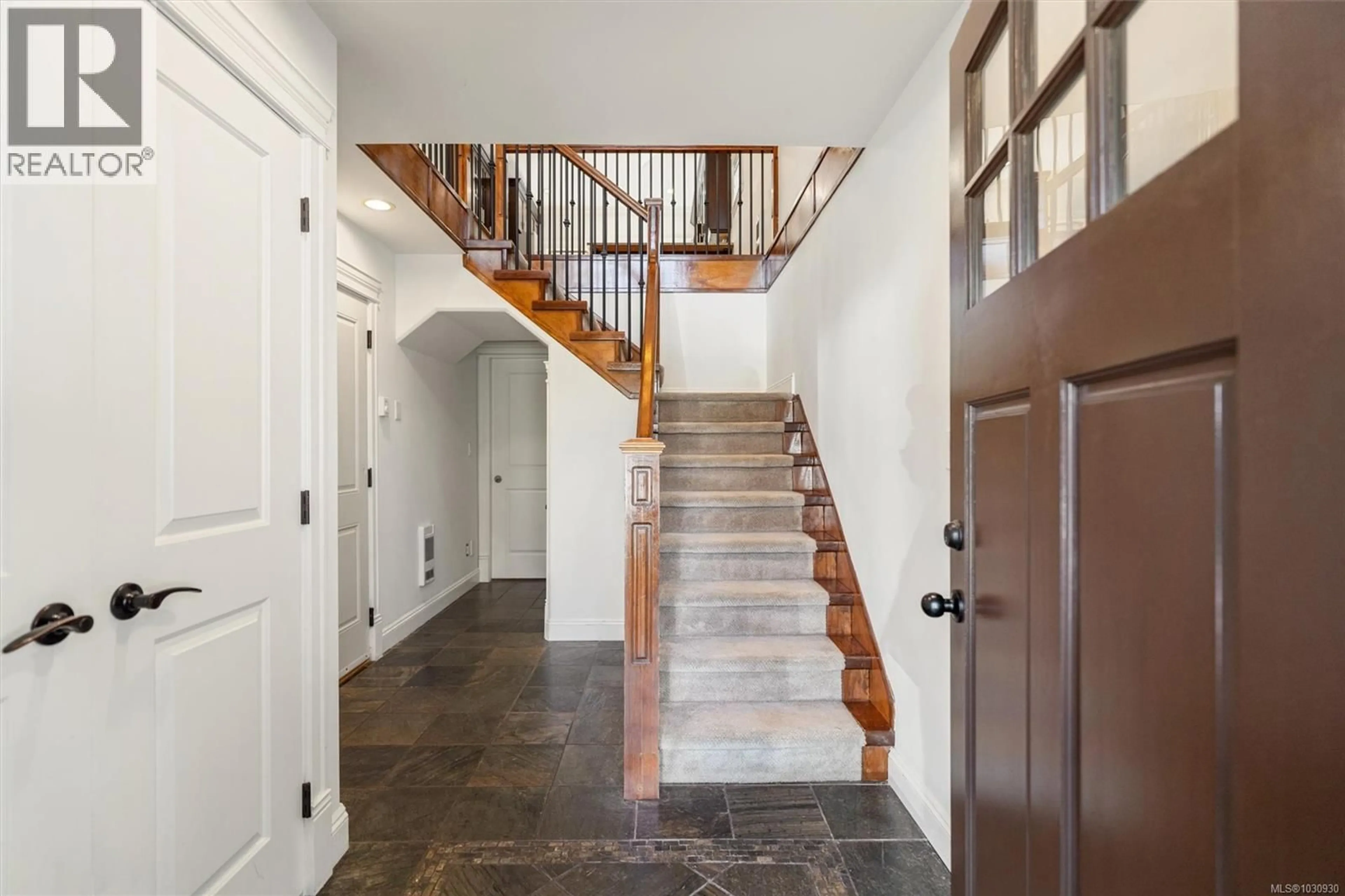 Indoor entryway for 2071 LONGSPUR DRIVE, Langford British Columbia V9B0E7