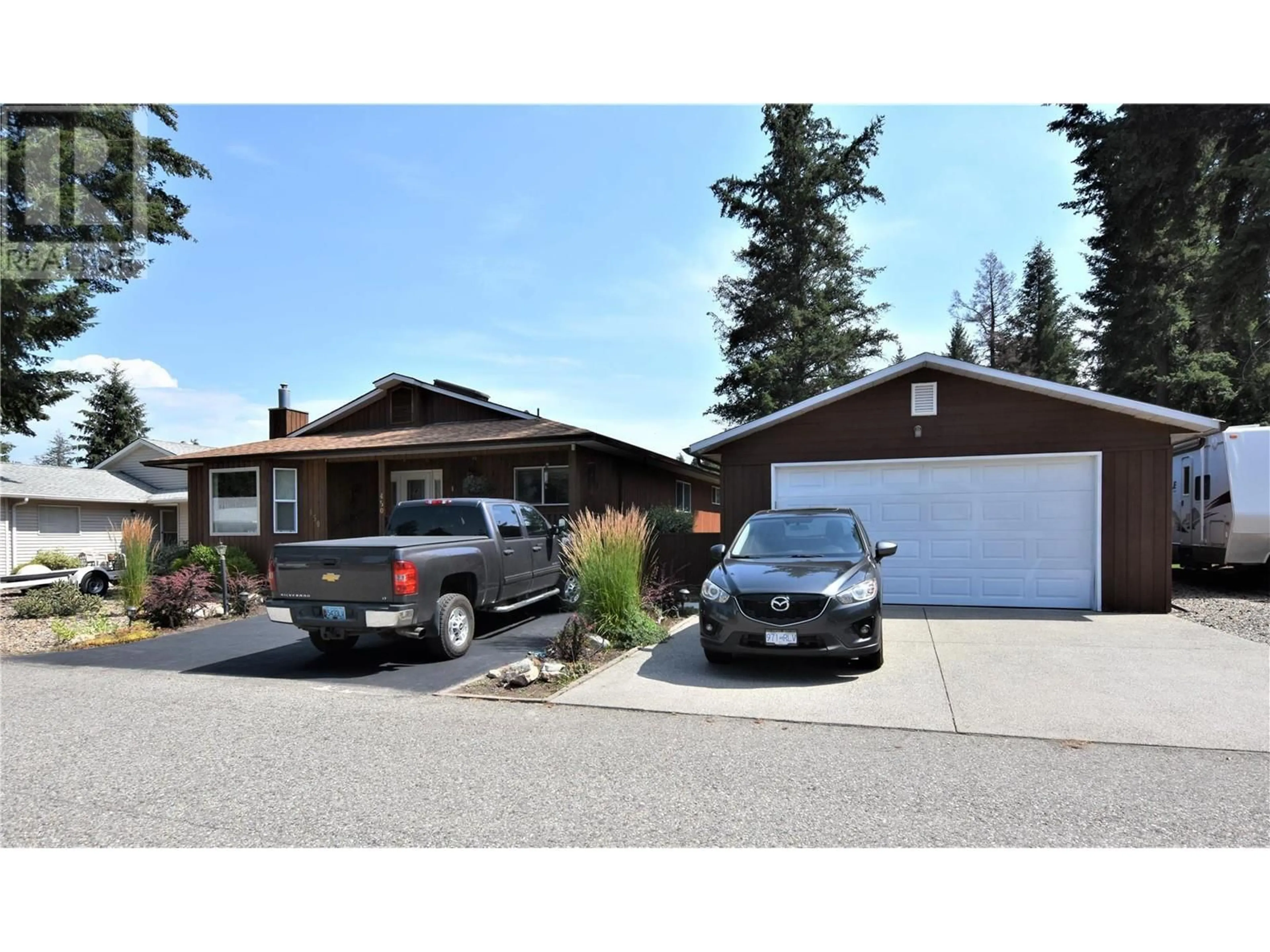 Home with vinyl exterior material, street for 450 IBIS AVENUE, Vernon British Columbia V1H2A1