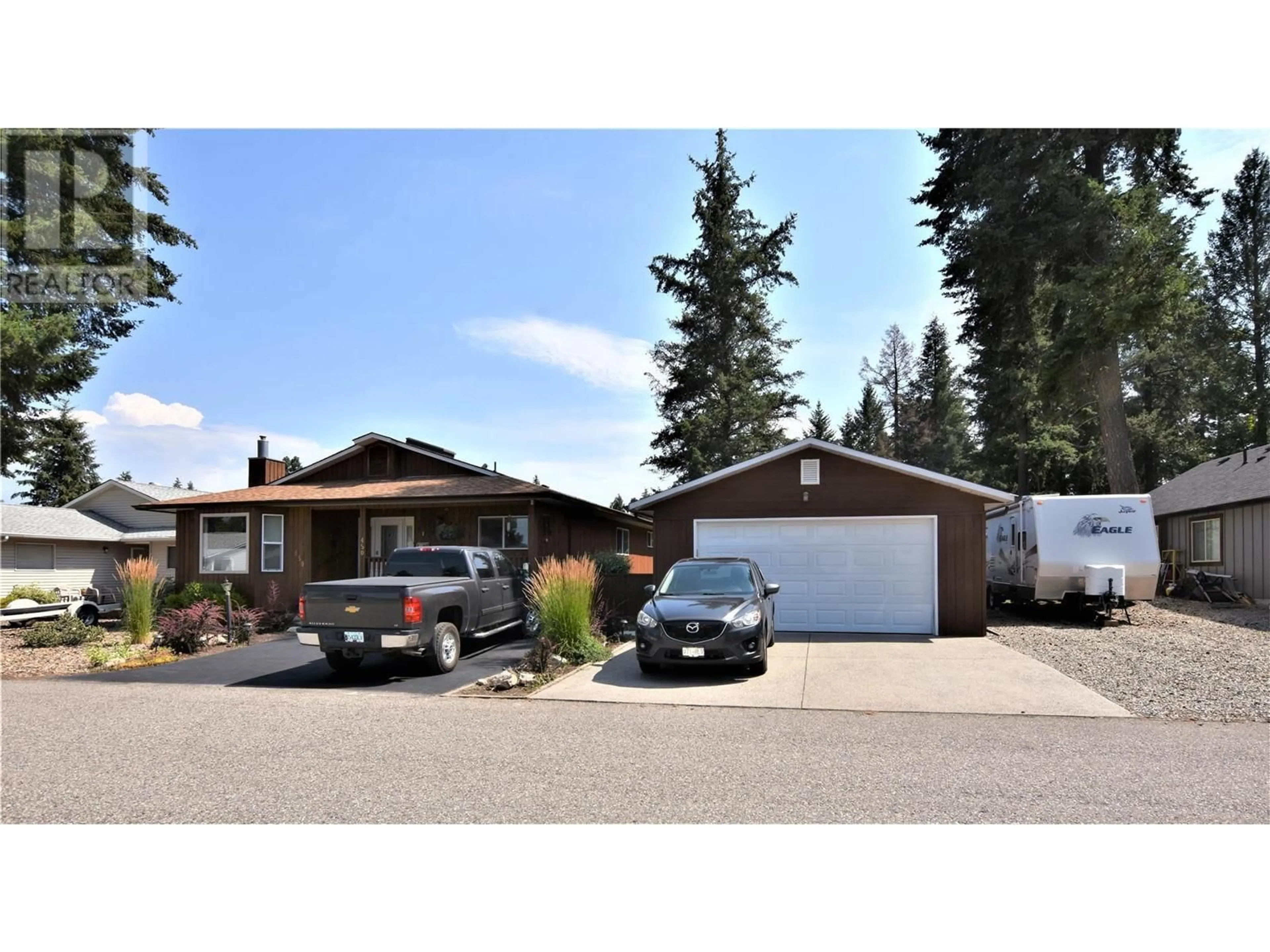 Home with vinyl exterior material, street for 450 IBIS AVENUE, Vernon British Columbia V1H2A1