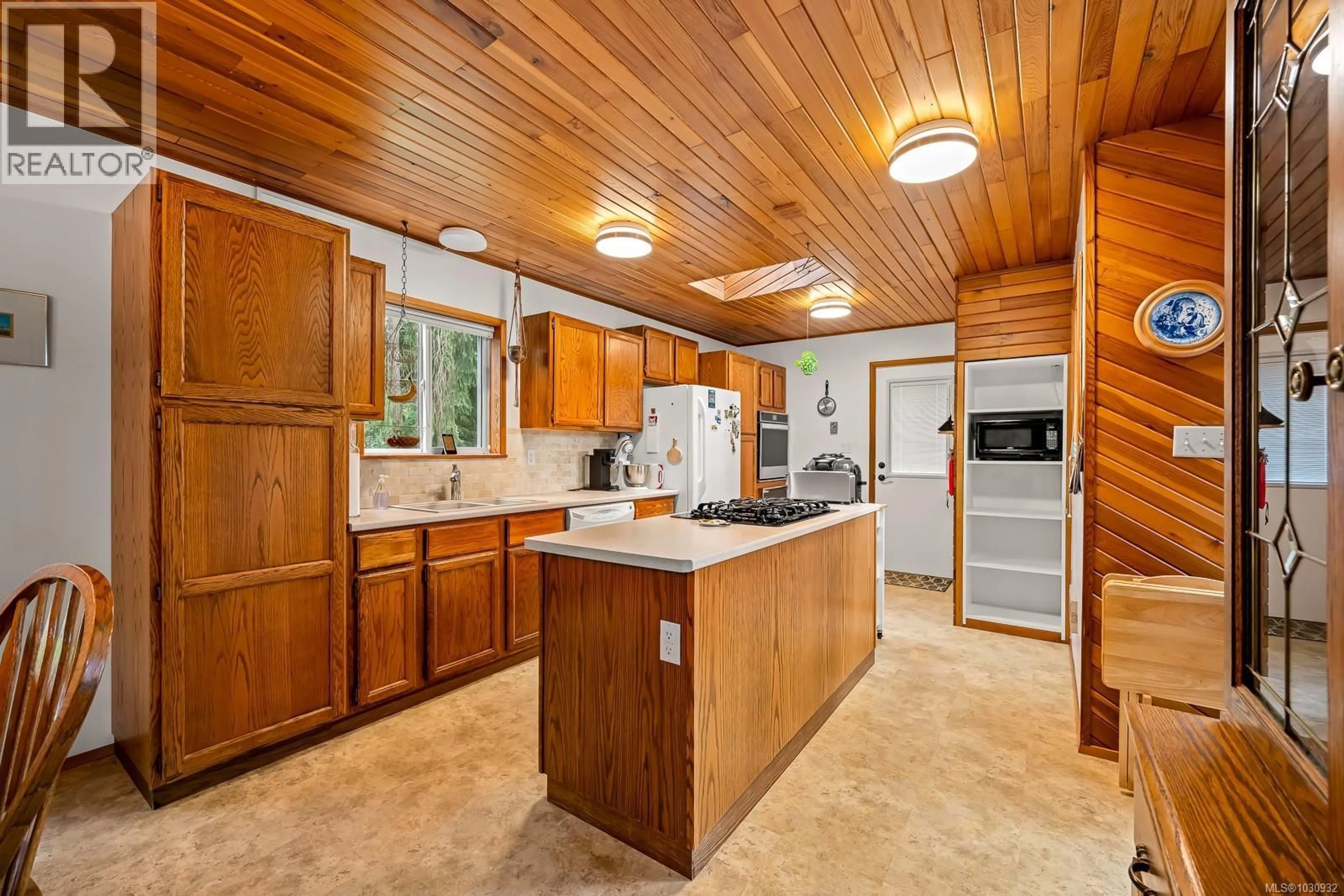 Unknown for 8876 HENDERSON AVENUE, Black Creek British Columbia V9J1A6