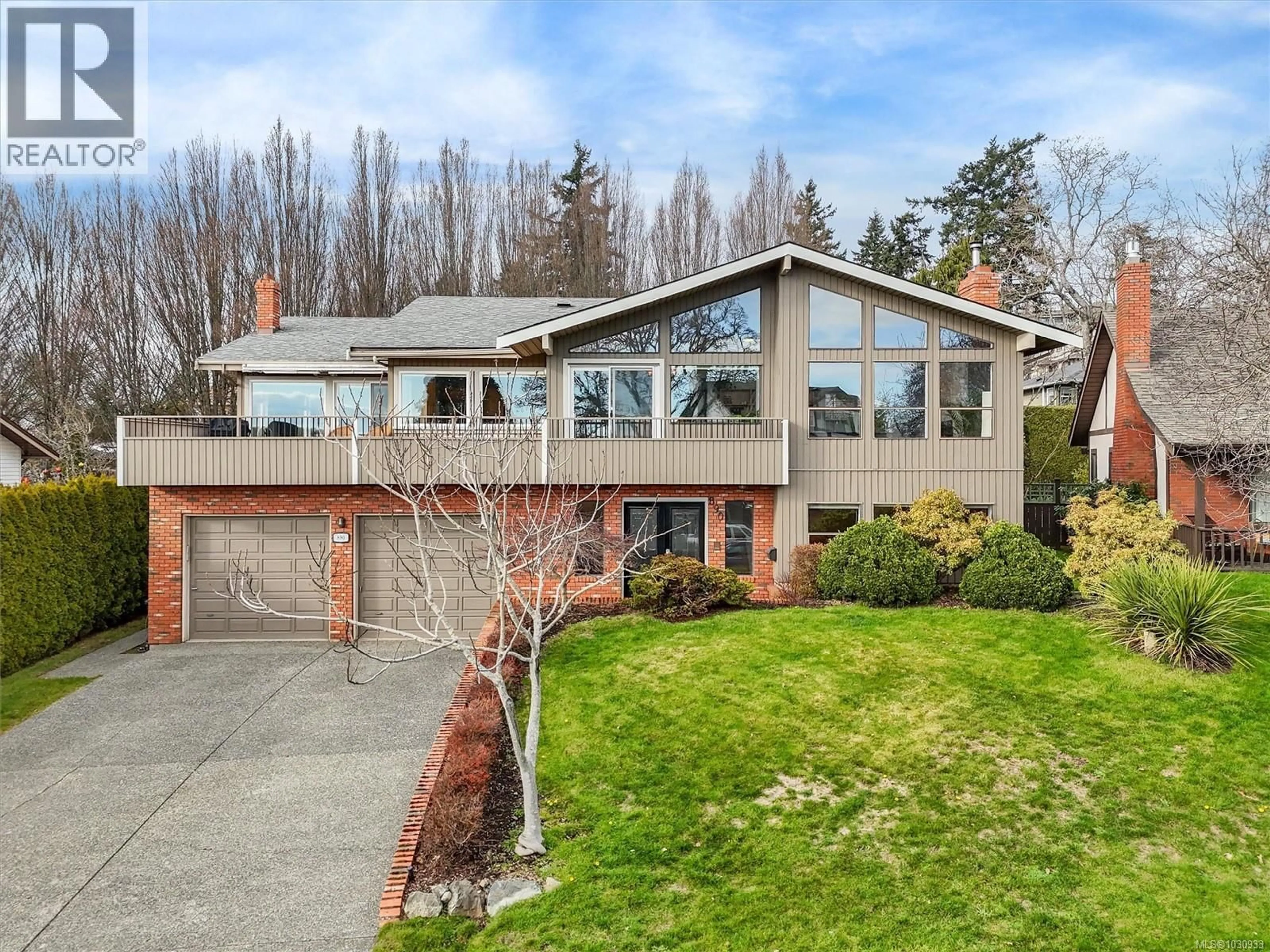 Home with brick exterior material, street for 890 DENFORD CRESCENT, Saanich British Columbia V8X4N1