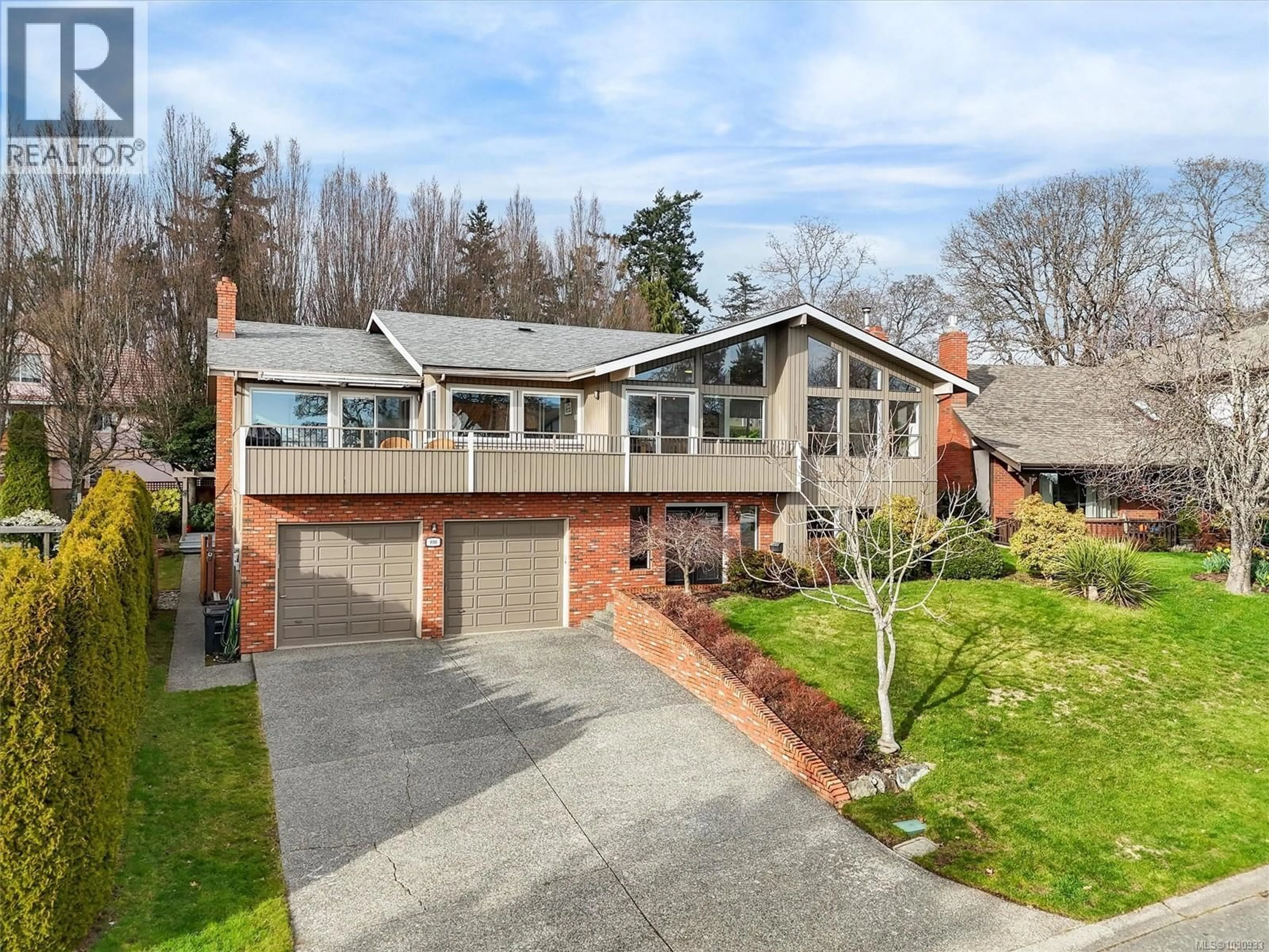 Home with brick exterior material, street for 890 DENFORD CRESCENT, Saanich British Columbia V8X4N1