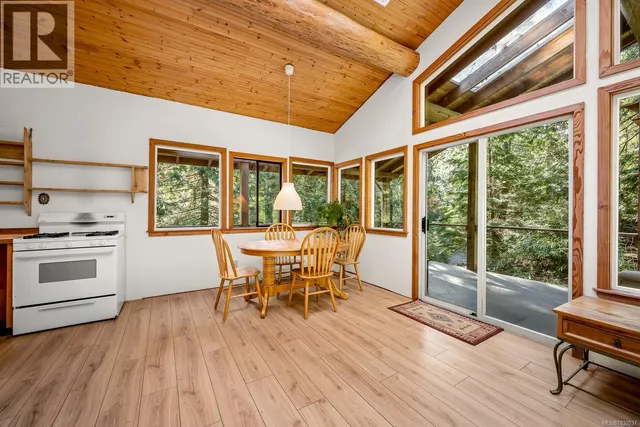 421 WHALETOWN ROAD, Cortes Island 2