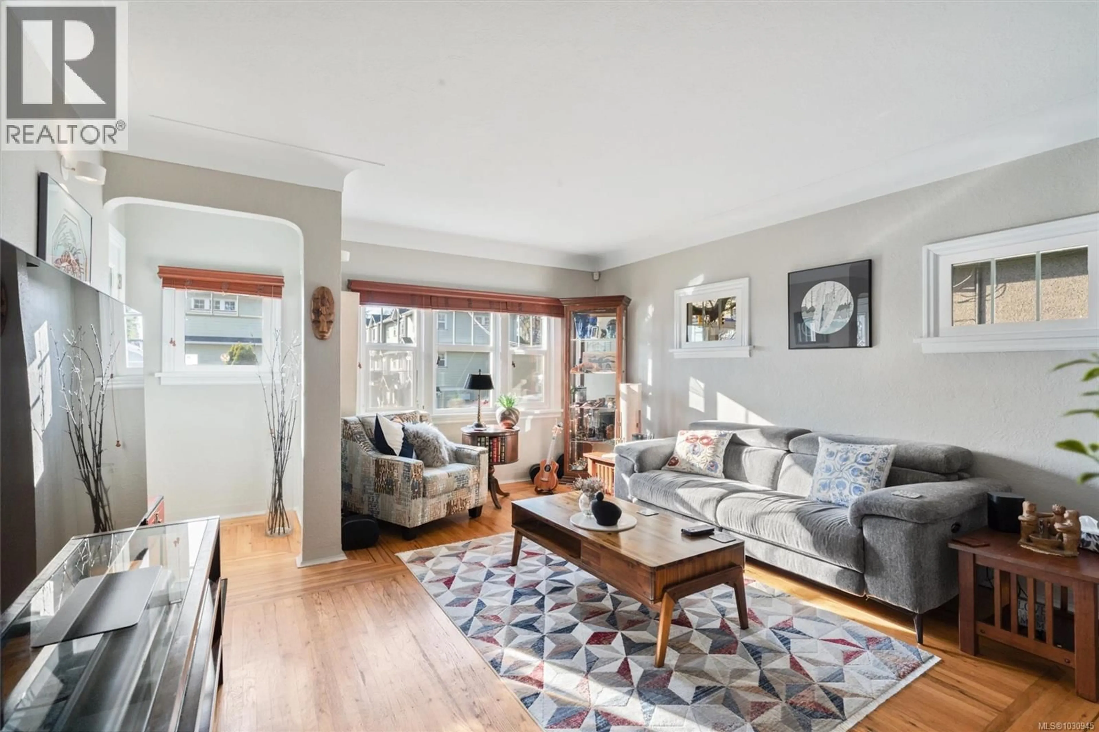 Living room with furniture, unknown for 555 LAMPSON STREET, Esquimalt British Columbia V9A5Z8