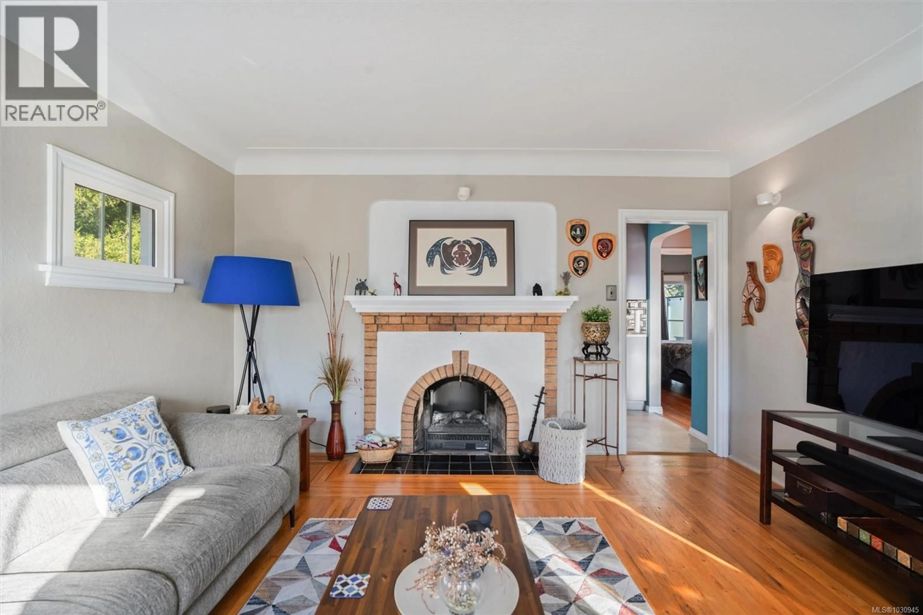 Living room with furniture, unknown for 555 LAMPSON STREET, Esquimalt British Columbia V9A5Z8