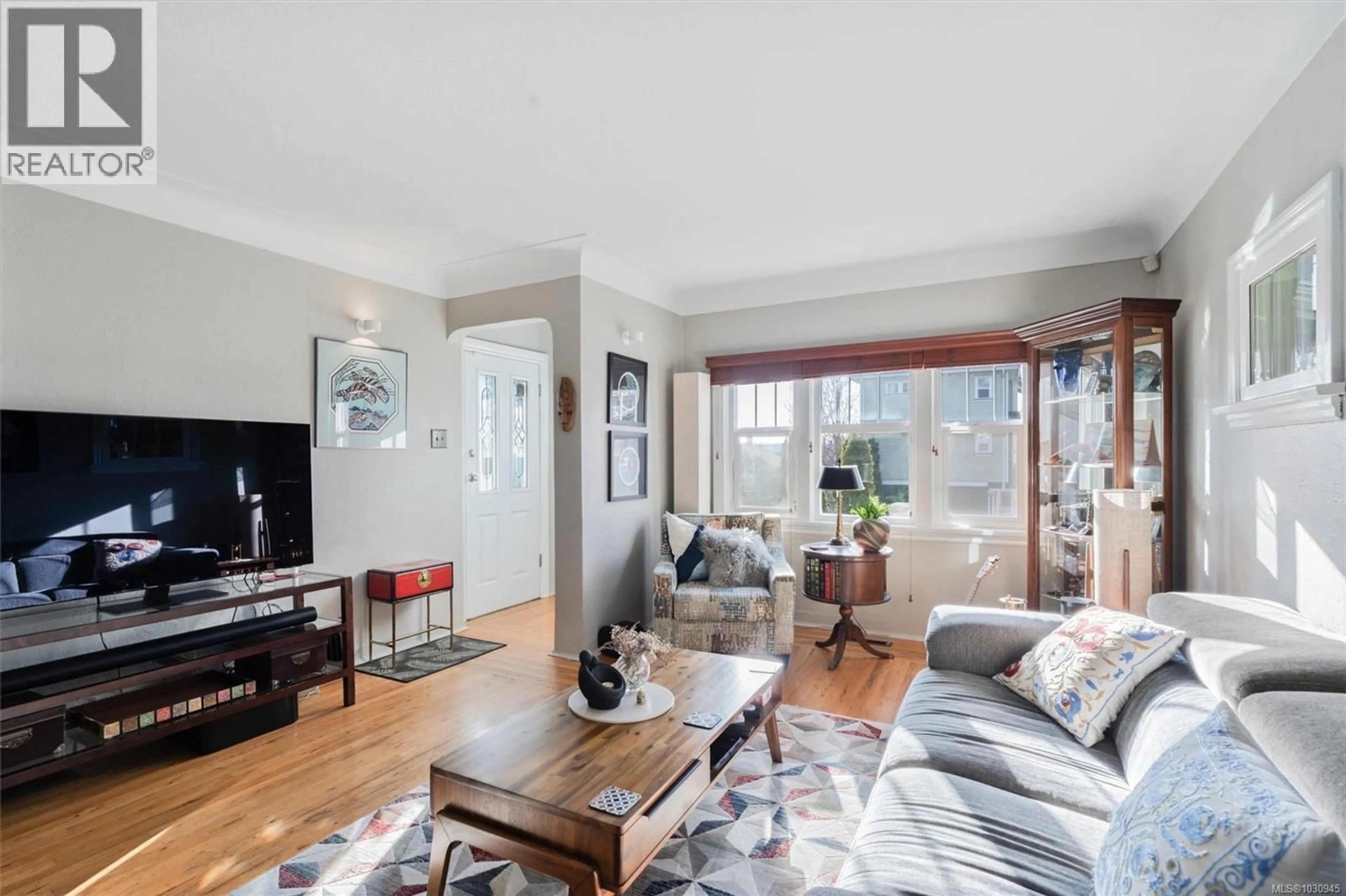 Living room with furniture, unknown for 555 LAMPSON STREET, Esquimalt British Columbia V9A5Z8