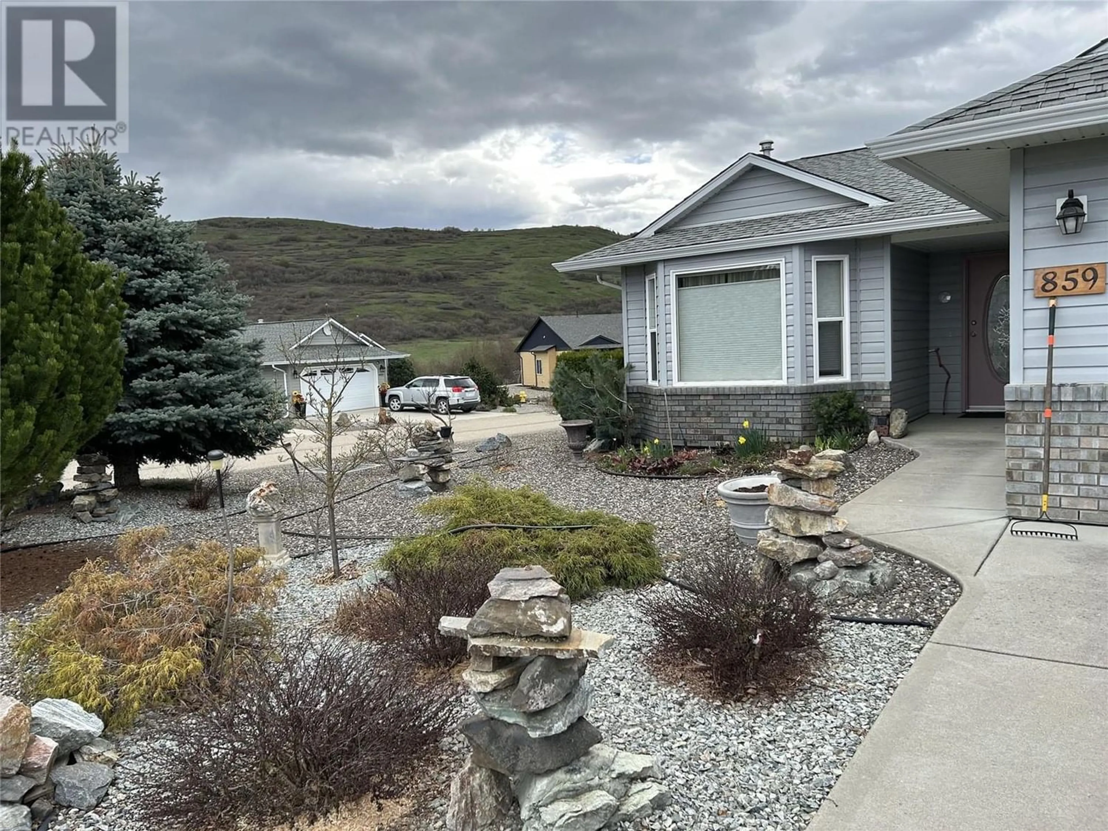 A pic from exterior of the house or condo for 859 8 Avenue, Vernon British Columbia V1H1Z1