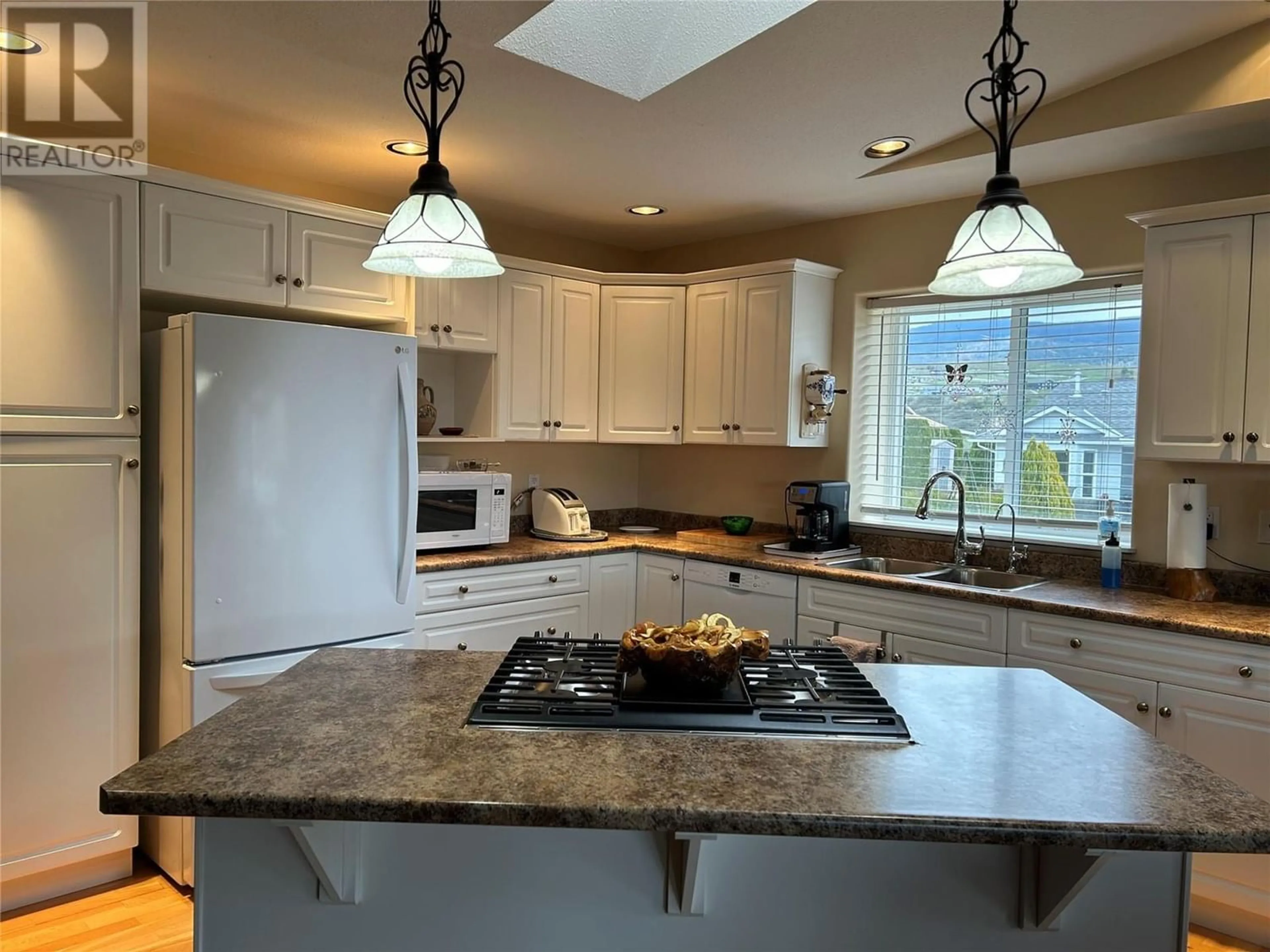 Contemporary kitchen for 859 8 Avenue, Vernon British Columbia V1H1Z1