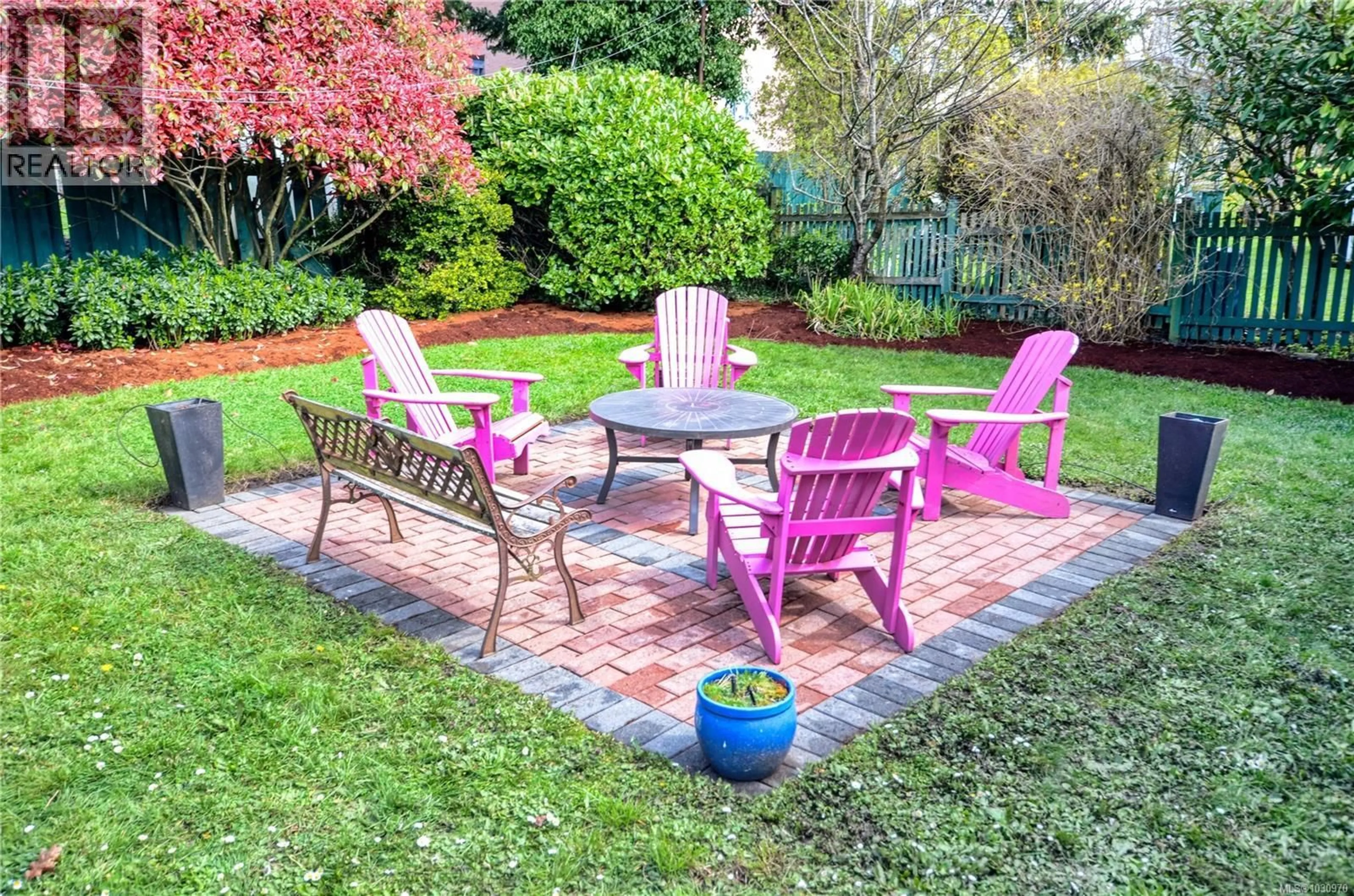 Patio, street for 1044 WOLLASTON STREET, Esquimalt British Columbia V9A5B4