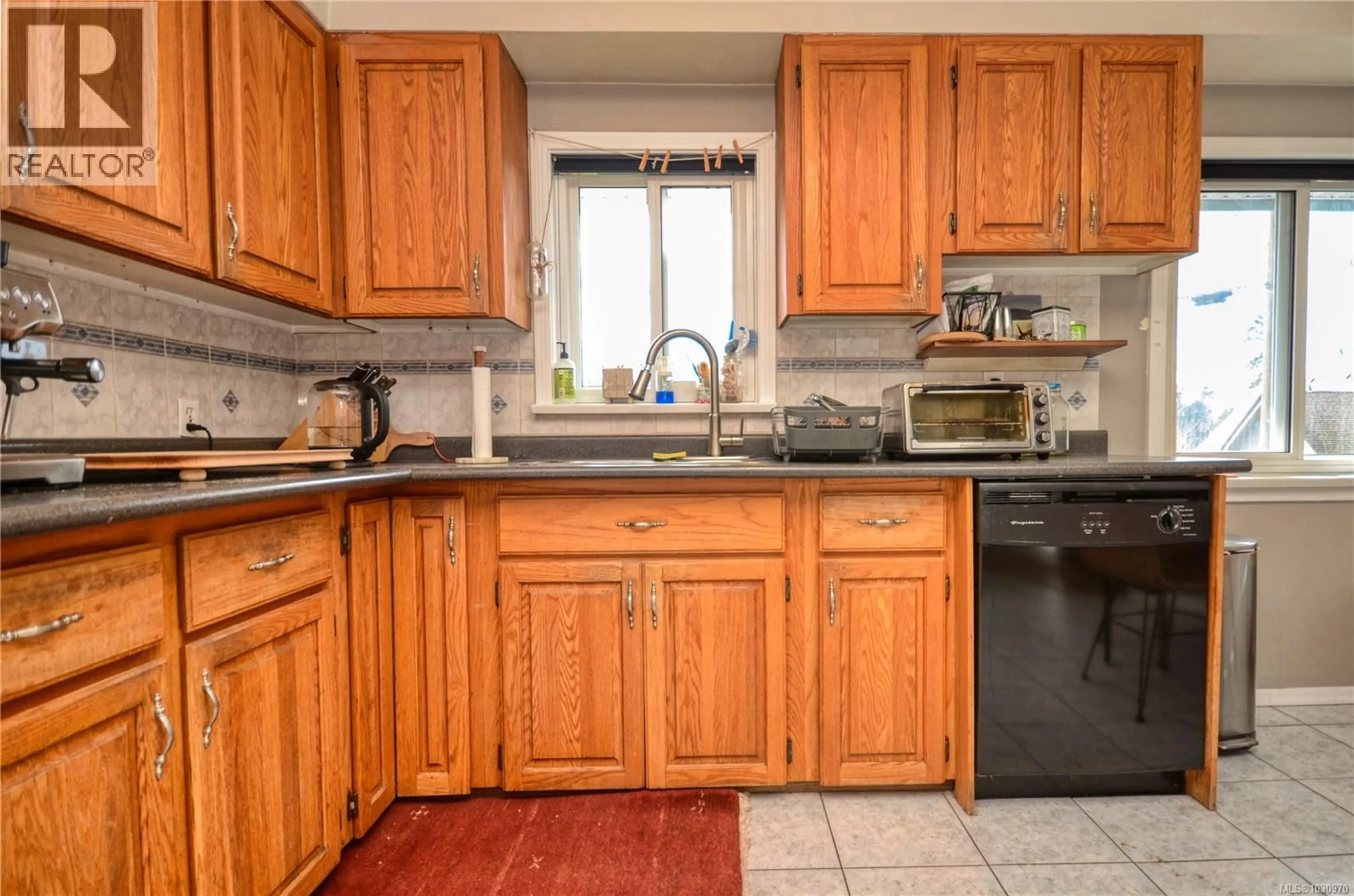 Standard kitchen, unknown for 1044 WOLLASTON STREET, Esquimalt British Columbia V9A5B4