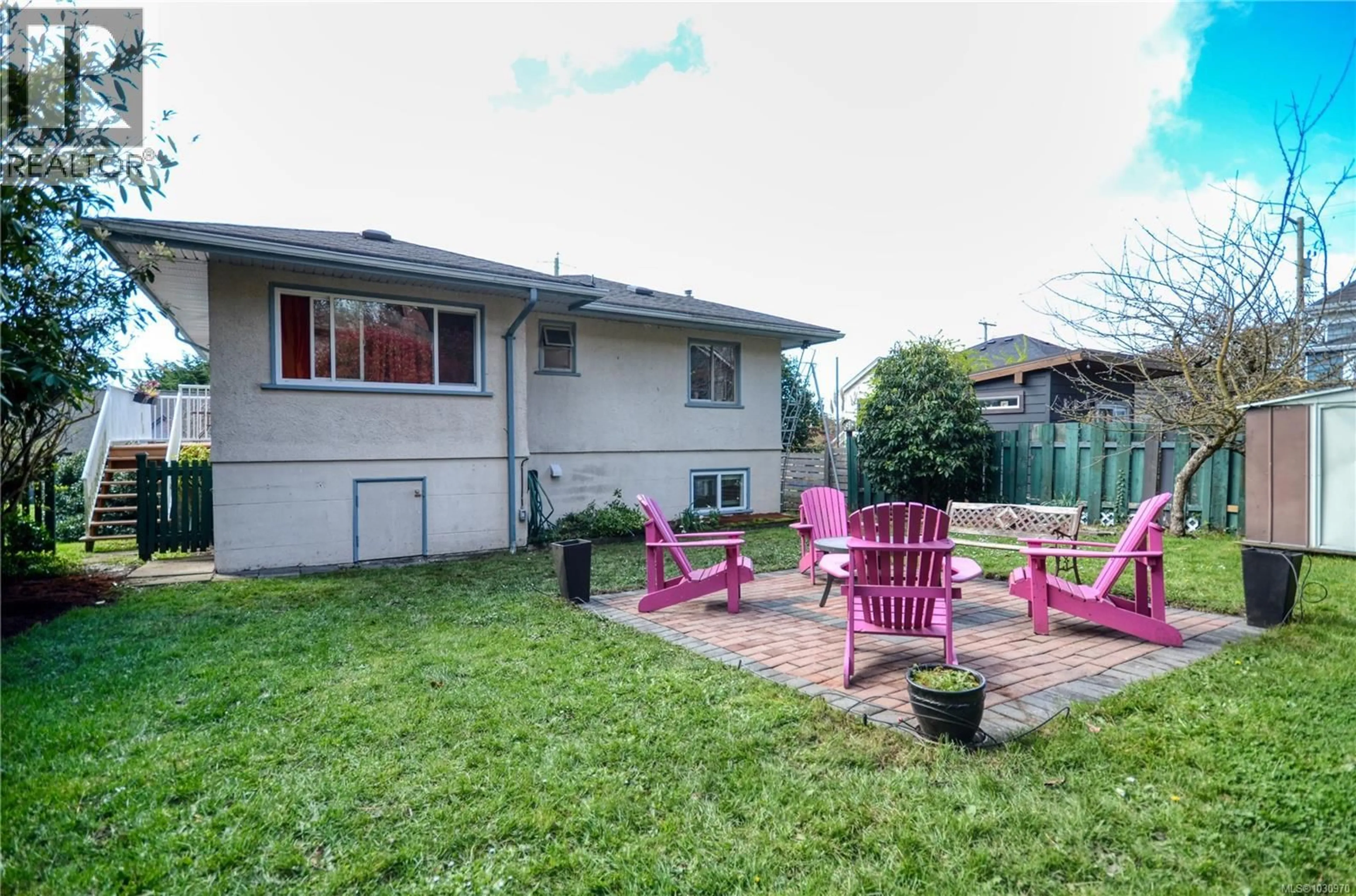 Patio, street for 1044 WOLLASTON STREET, Esquimalt British Columbia V9A5B4