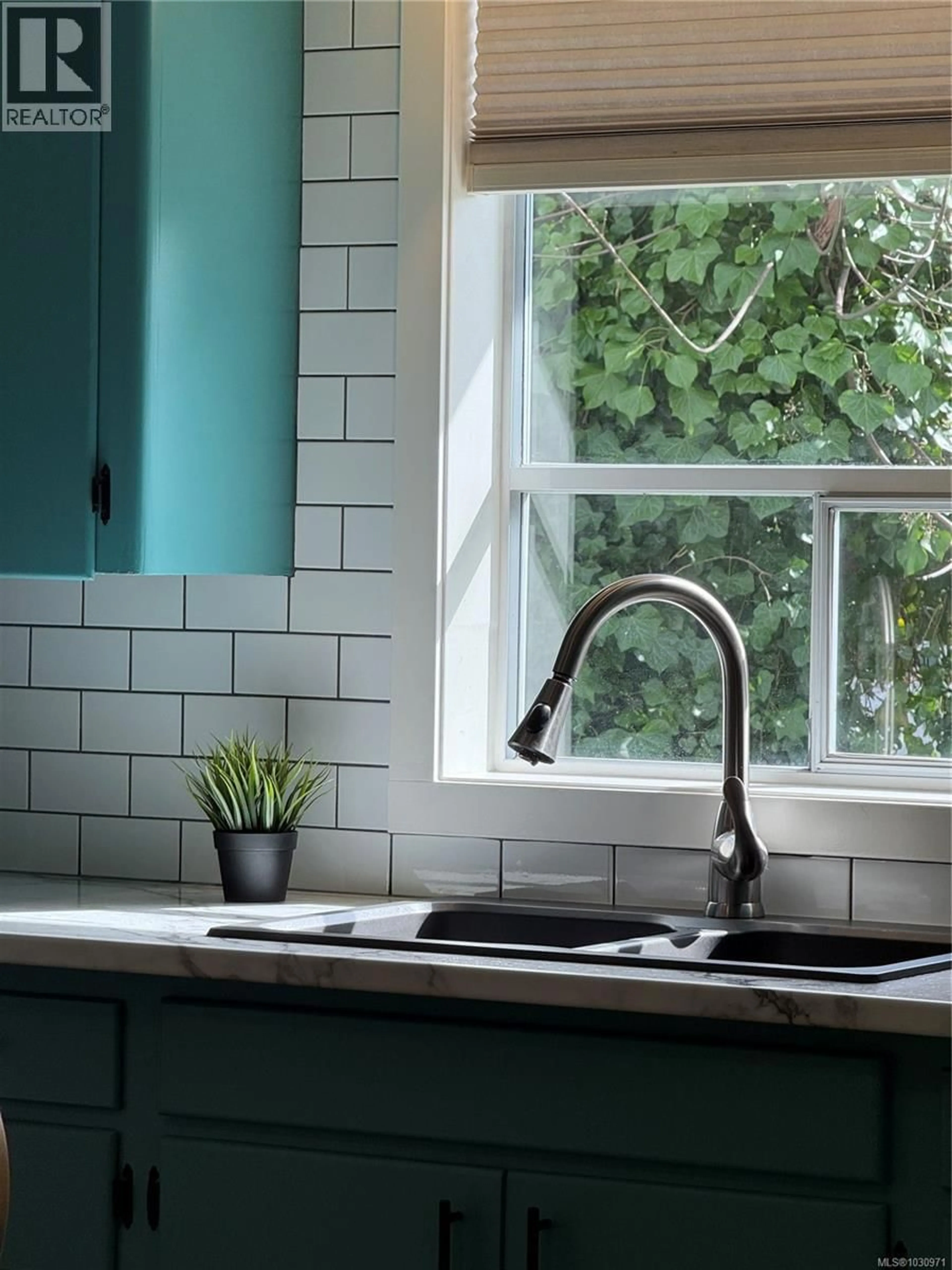 Contemporary kitchen, ceramic/tile floor for 270 BEECH AVENUE, Duncan British Columbia V9L3J5