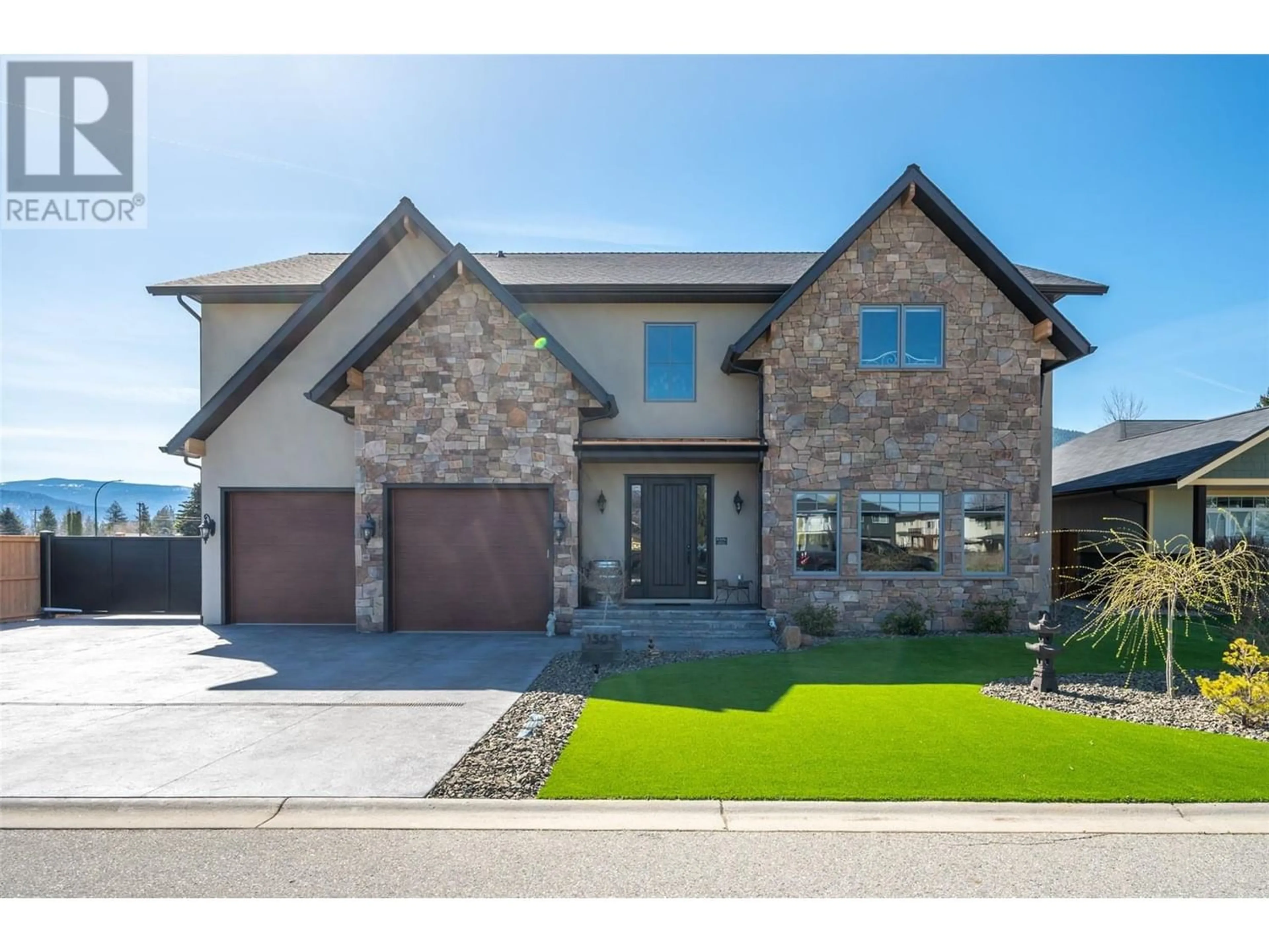 Living room for 1505 Britton Road, Summerland British Columbia V0H1Z9