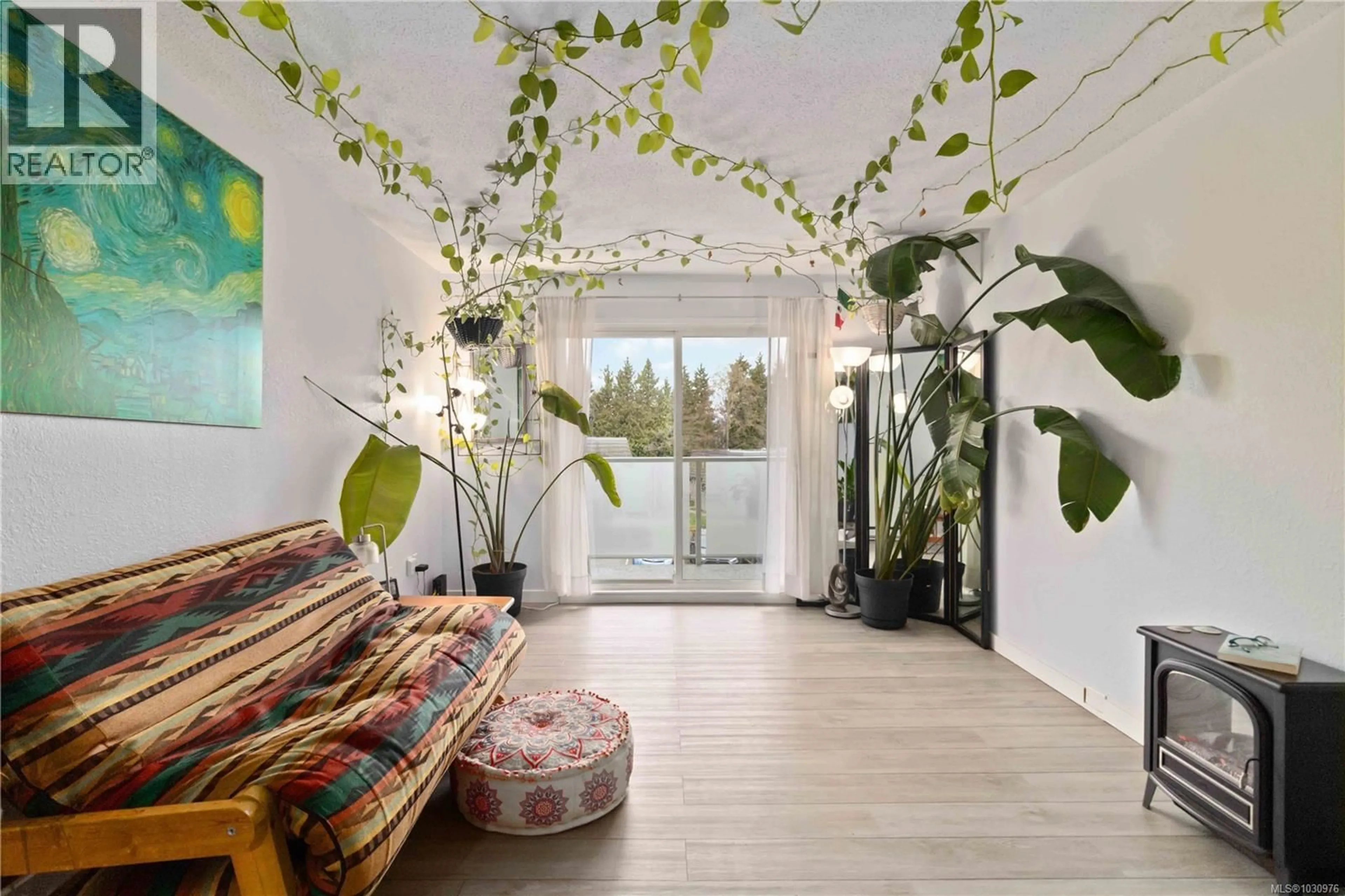 Indoor entryway for 312 - 3252 GLASGOW AVENUE, Saanich British Columbia V8X1M2