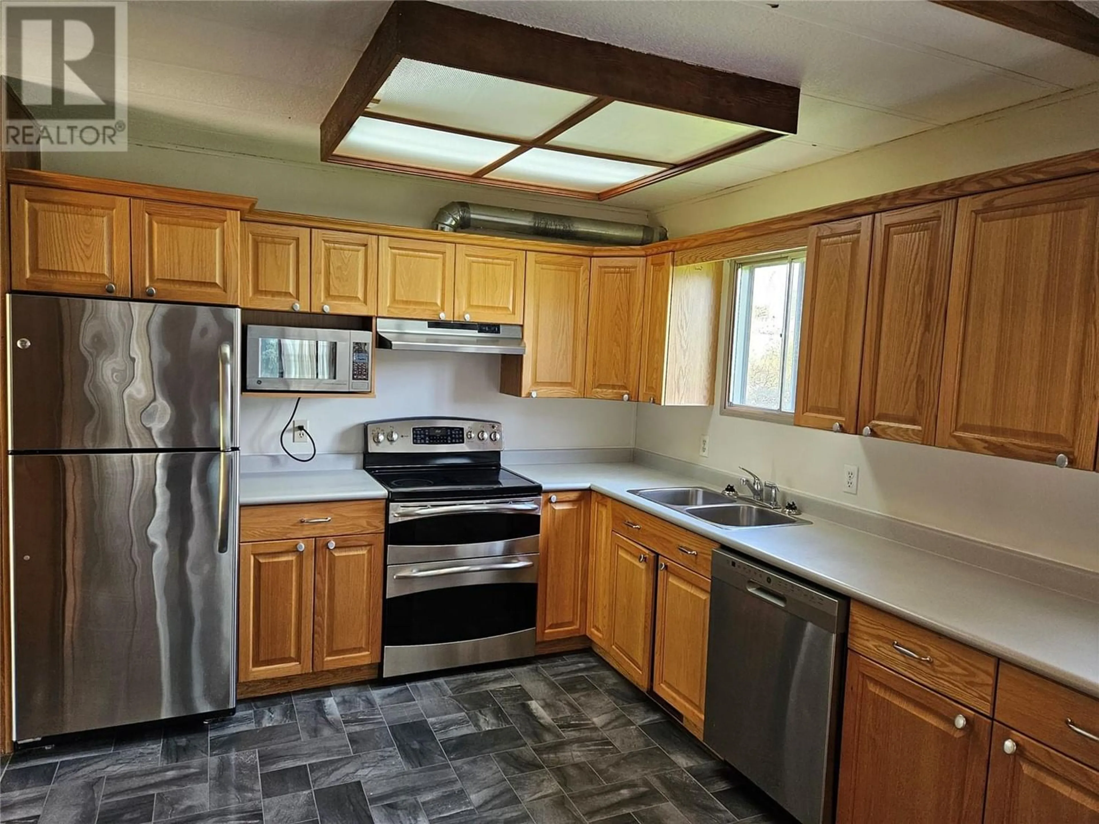 Standard kitchen, unknown for 2142 Ritchie Drive, Cawston British Columbia V0X1C2