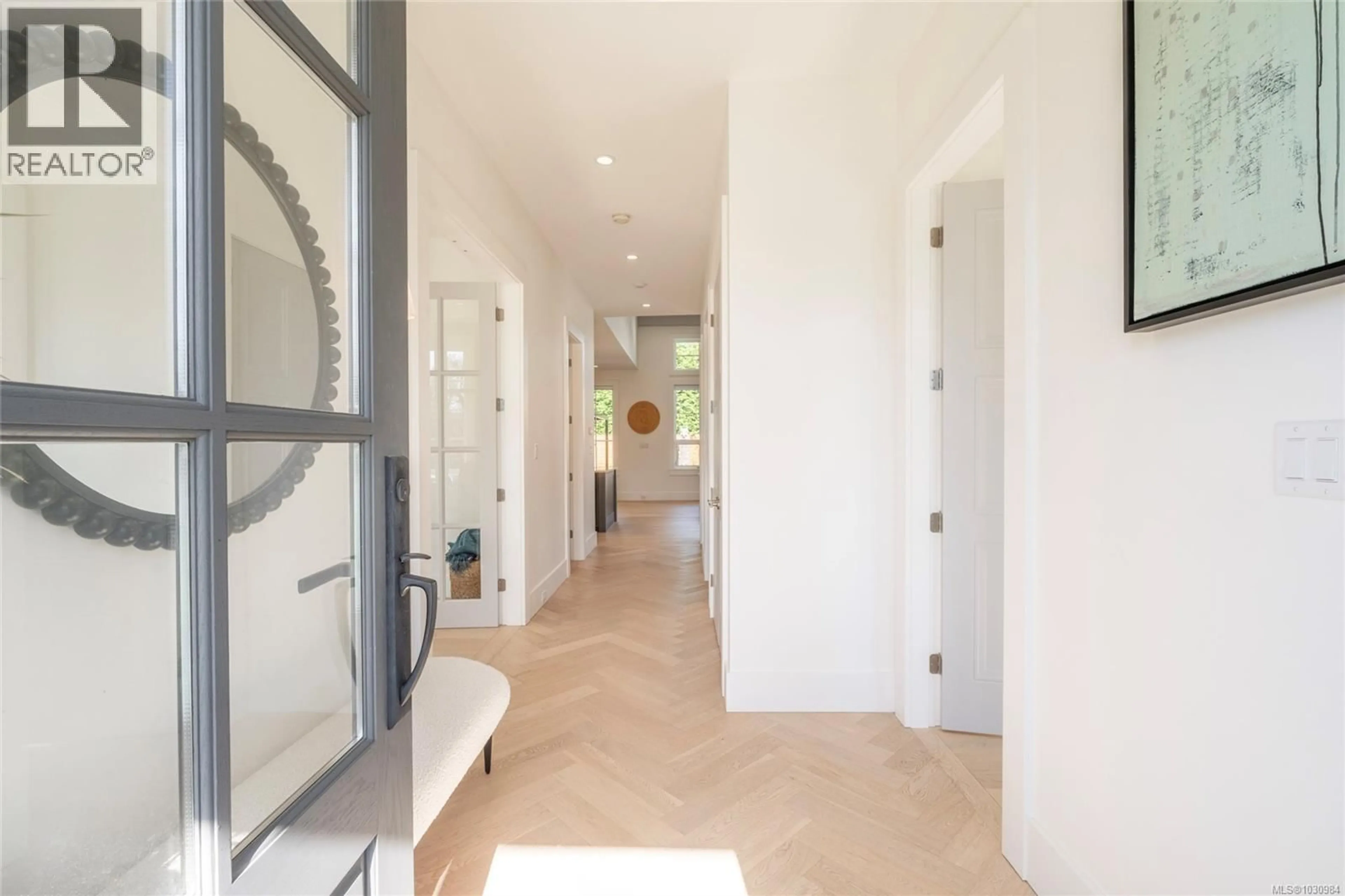 Indoor entryway for 2218 KINROSS AVENUE, Oak Bay British Columbia V8R2N5