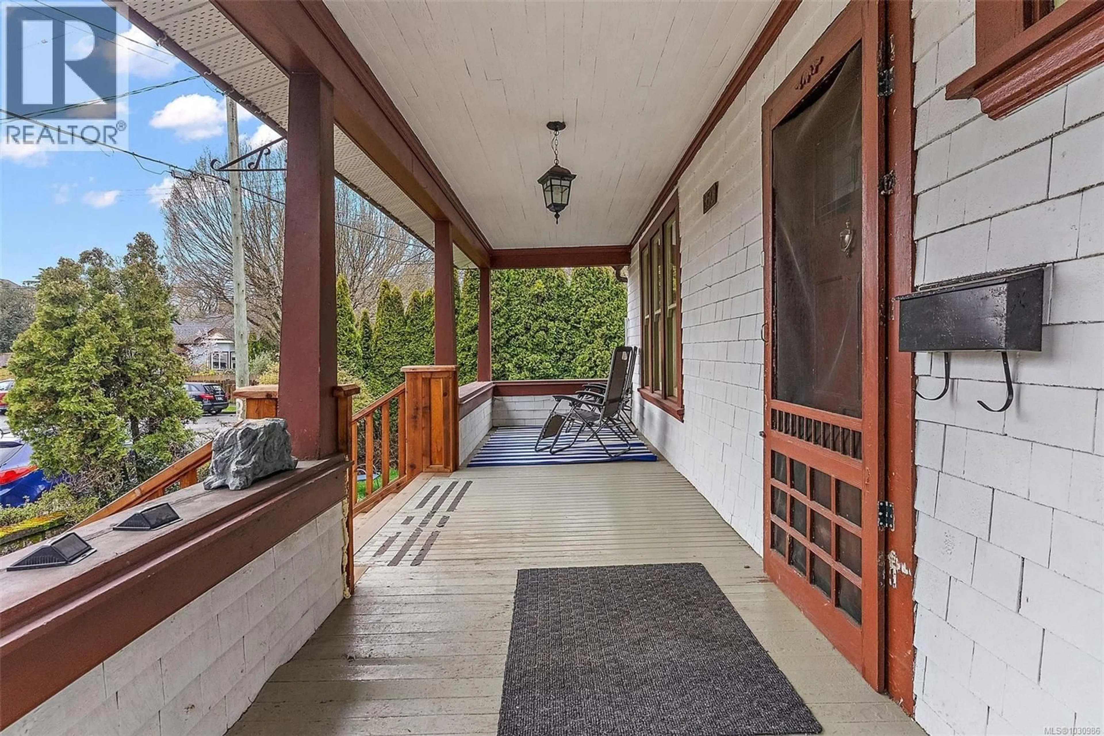 Unknown for 1950 GRANITE STREET, Victoria British Columbia V8S3G1