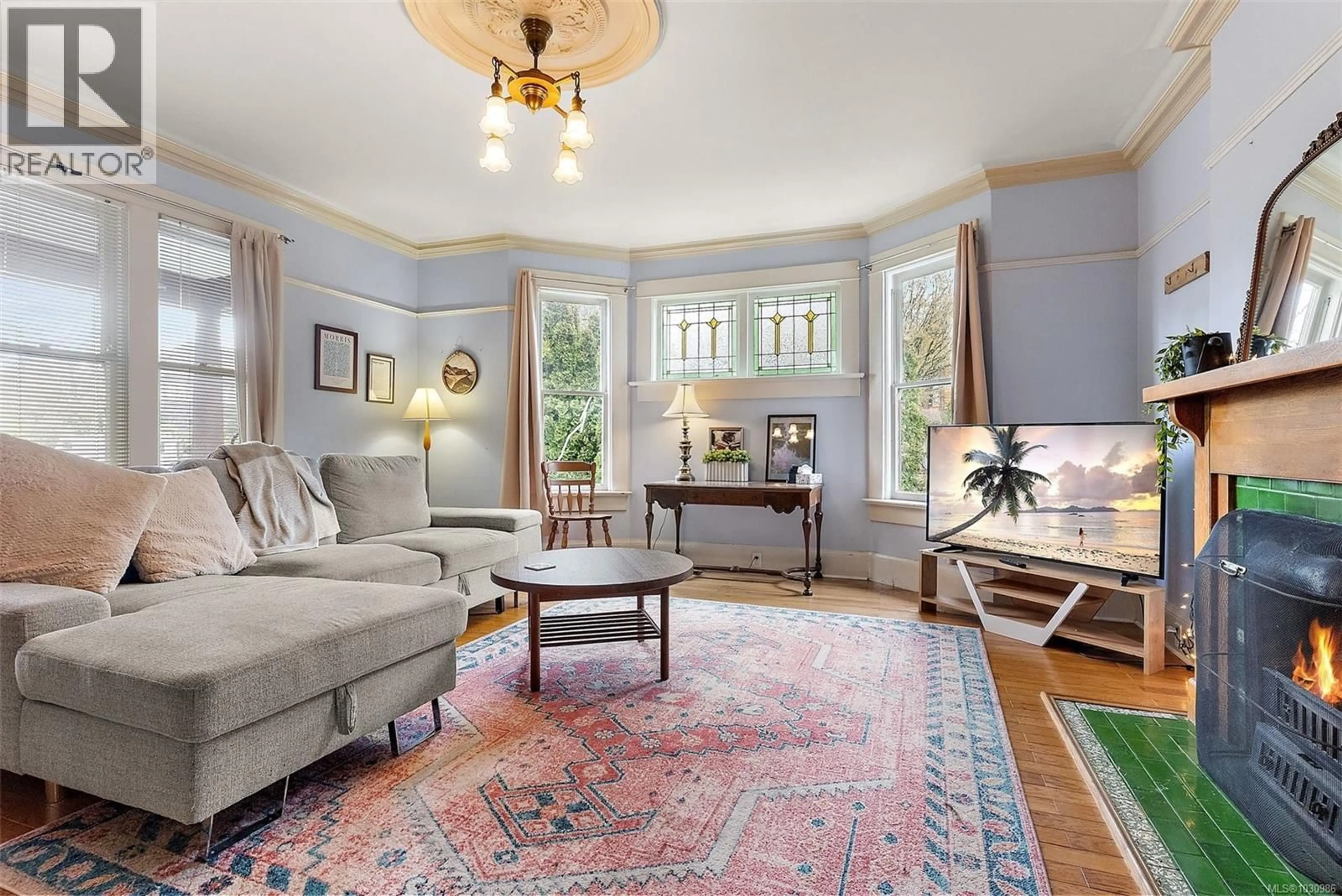Living room with furniture, carpet floor for 1950 GRANITE STREET, Victoria British Columbia V8S3G1