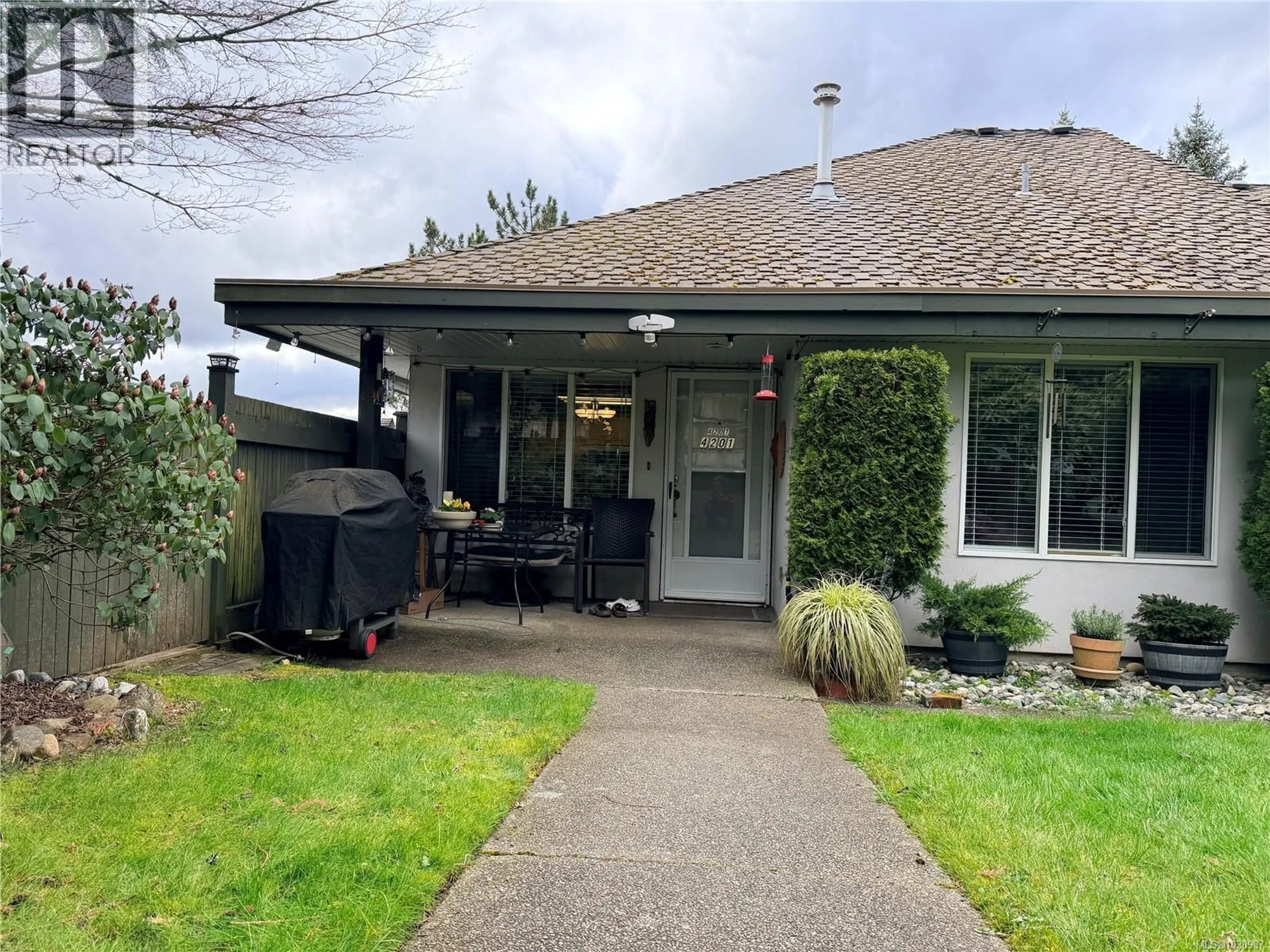 A pic from outside/outdoor area/front of a property/back of a property/a pic from drone, street for 4201 KENDALL AVENUE, Port Alberni British Columbia V9Y5H9