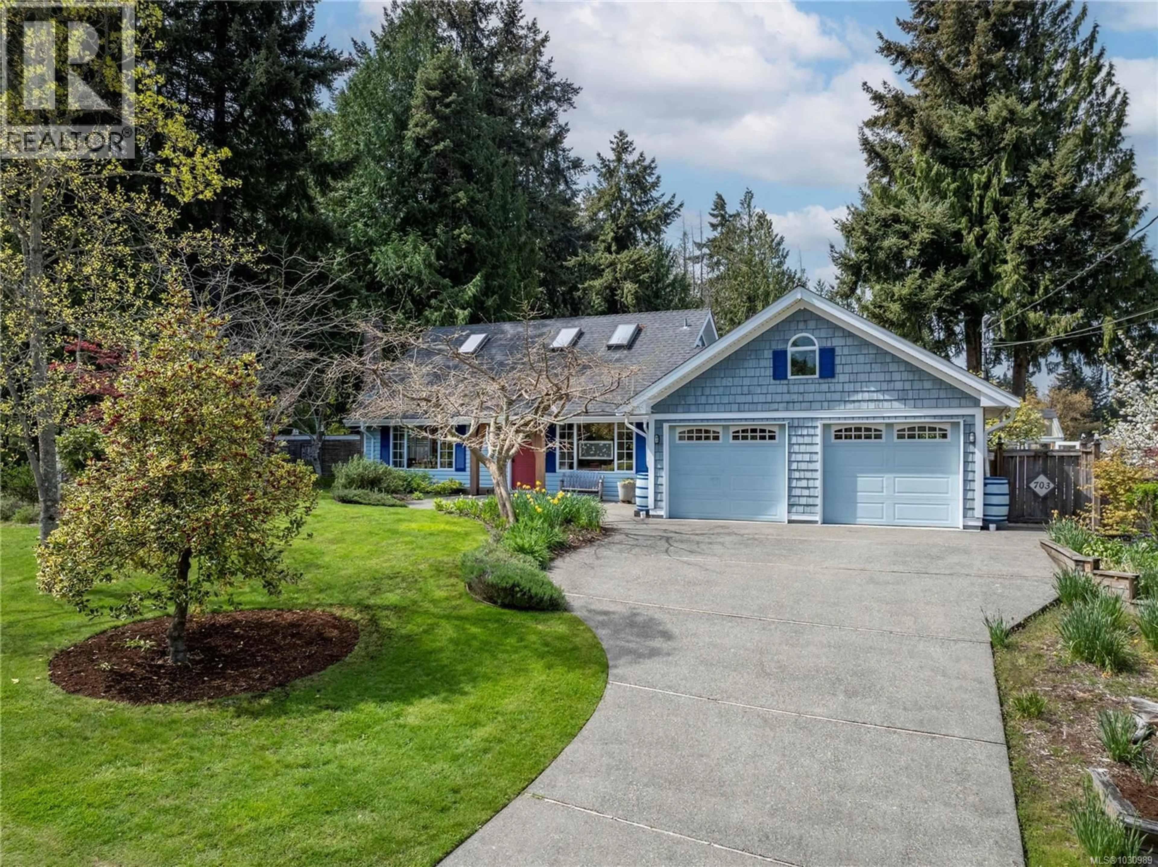 Home with vinyl exterior material, street for 703 HEMSWORTH ROAD, Qualicum Beach British Columbia V9K1M2