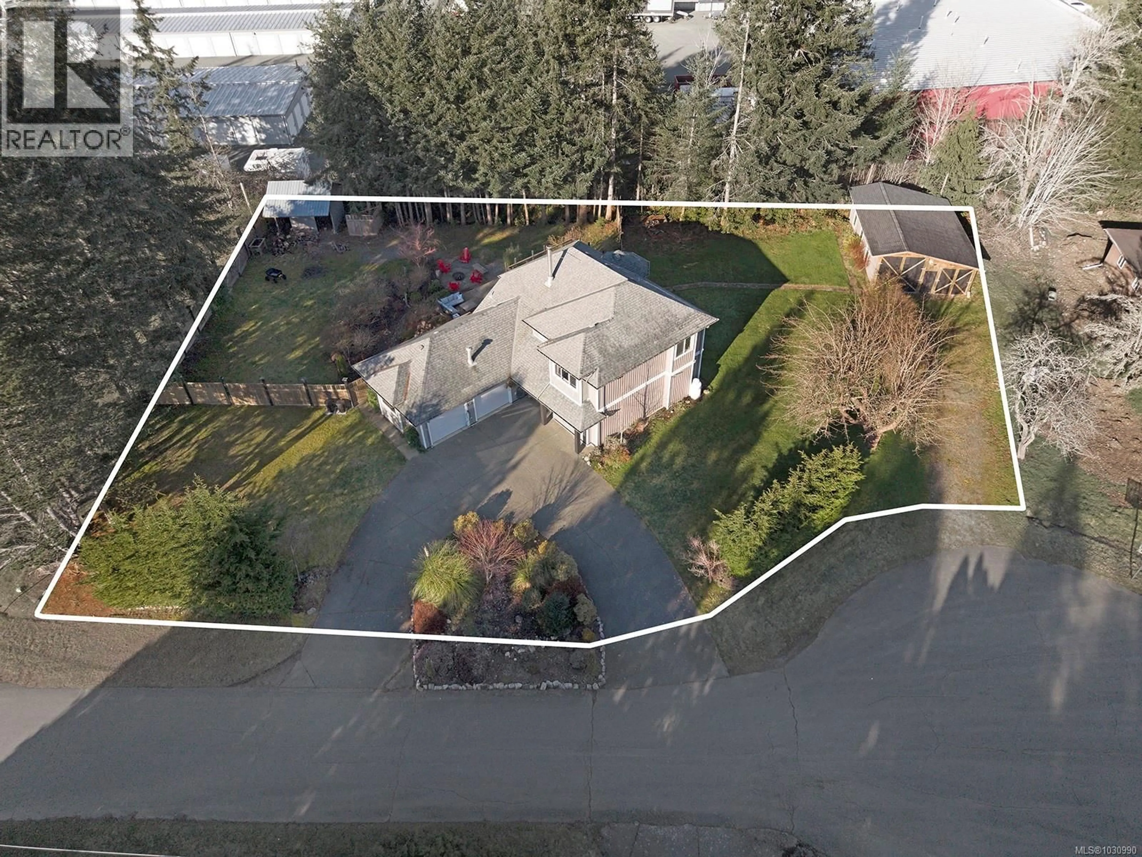 A pic from outside/outdoor area/front of a property/back of a property/a pic from drone, city buildings view from balcony for 1669 ESSEX PLACE, Comox British Columbia V9M4C6
