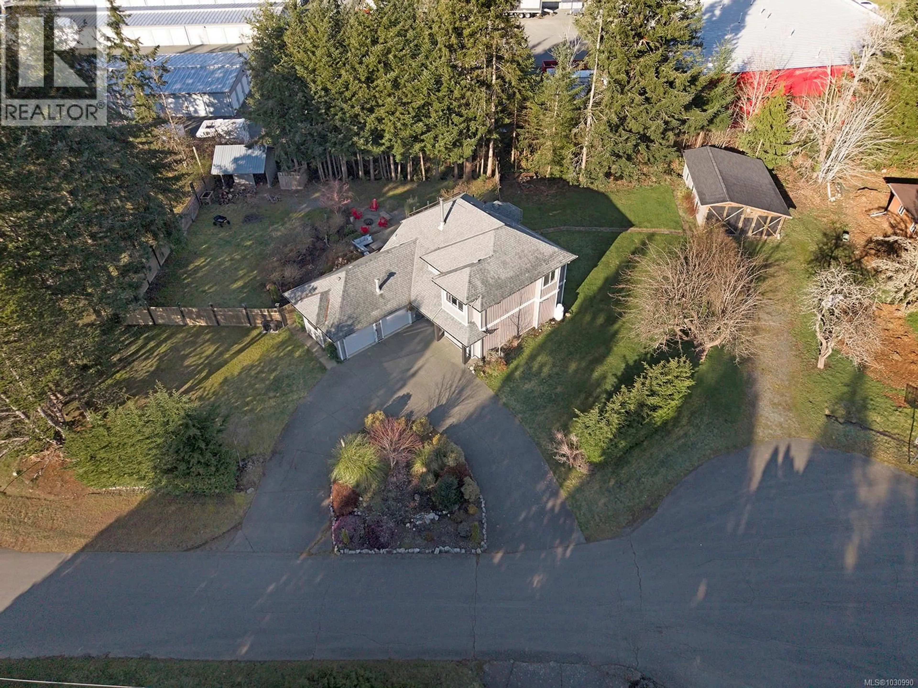 A pic from outside/outdoor area/front of a property/back of a property/a pic from drone, street for 1669 ESSEX PLACE, Comox British Columbia V9M4C6
