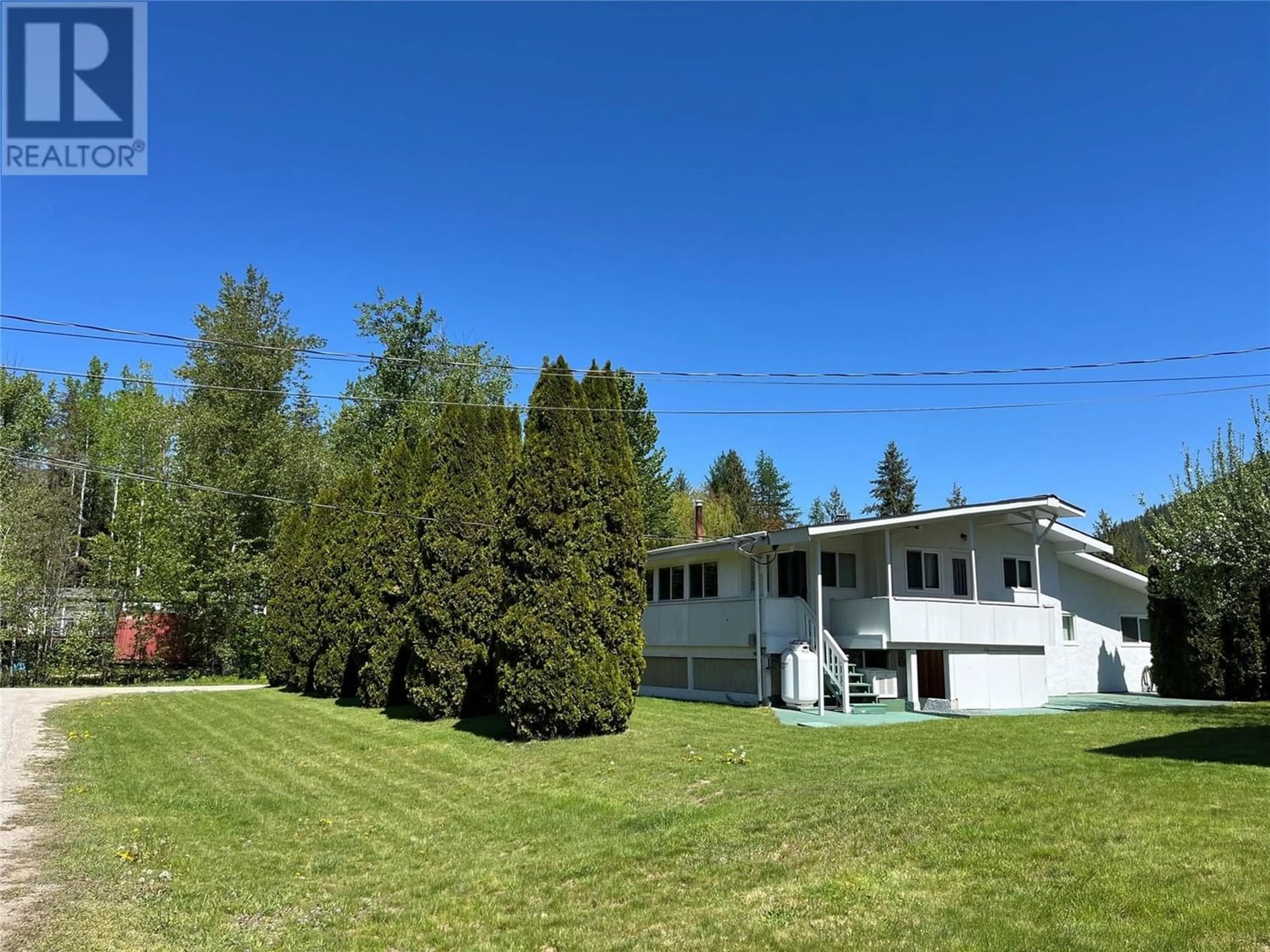 A pic from outside/outdoor area/front of a property/back of a property/a pic from drone, unknown for 441 Oak Avenue, Sicamous British Columbia V0E2V1