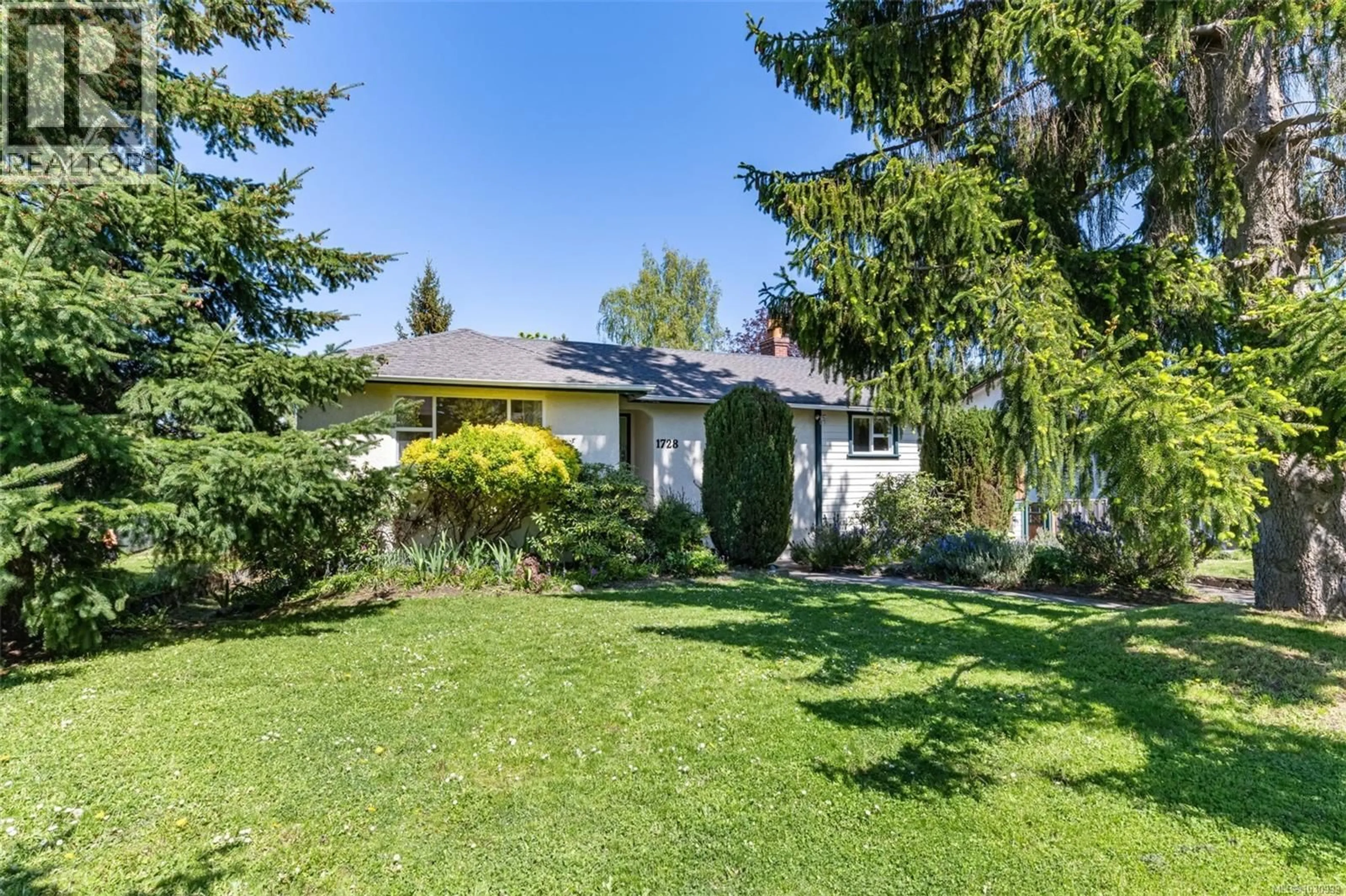 A pic from outside/outdoor area/front of a property/back of a property/a pic from drone, street for 1728 KENMORE ROAD, Saanich British Columbia V8N2E7