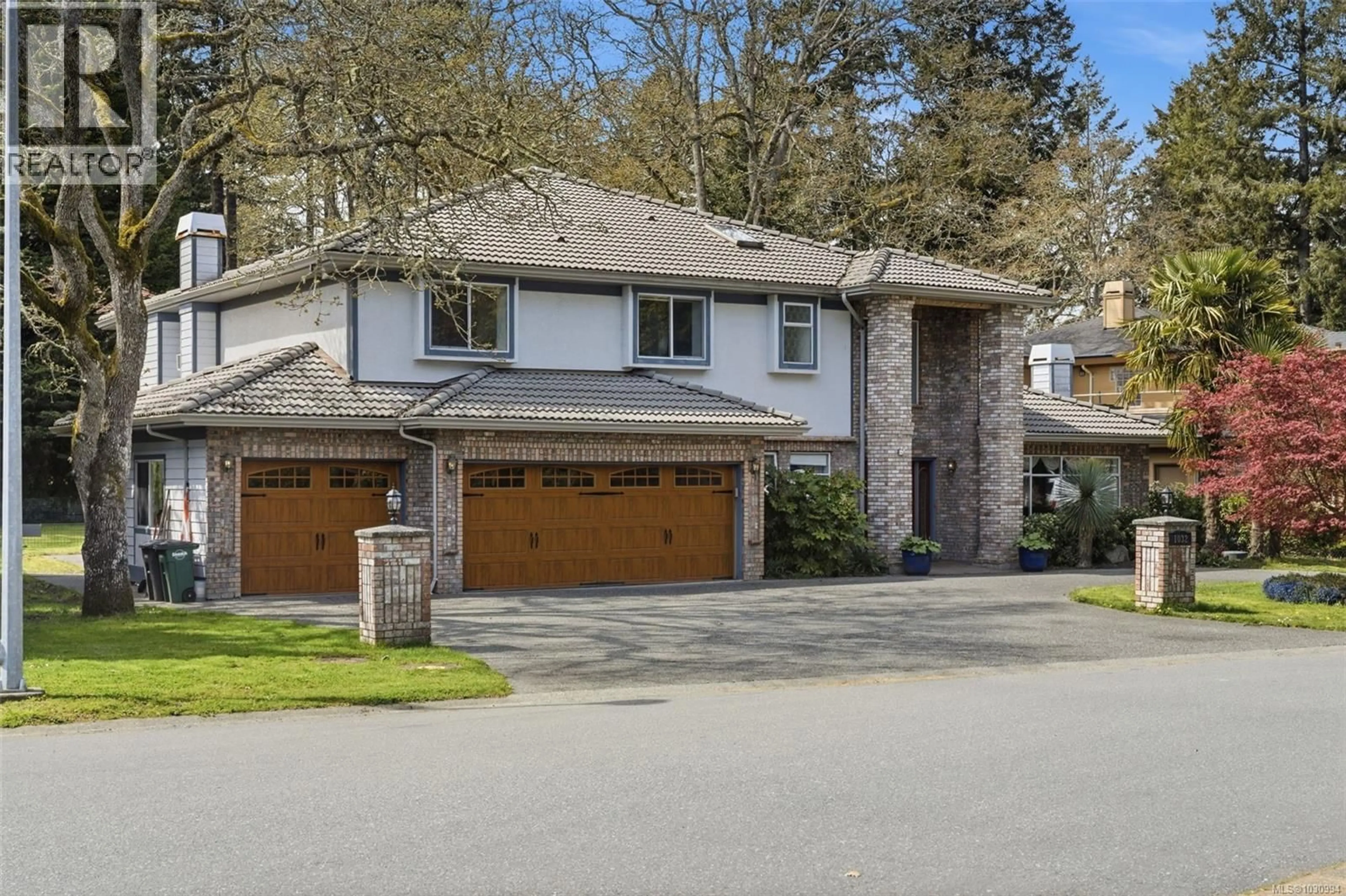 Home with brick exterior material, street for 1032 VALEWOOD TRAIL, Saanich British Columbia V8X5G7