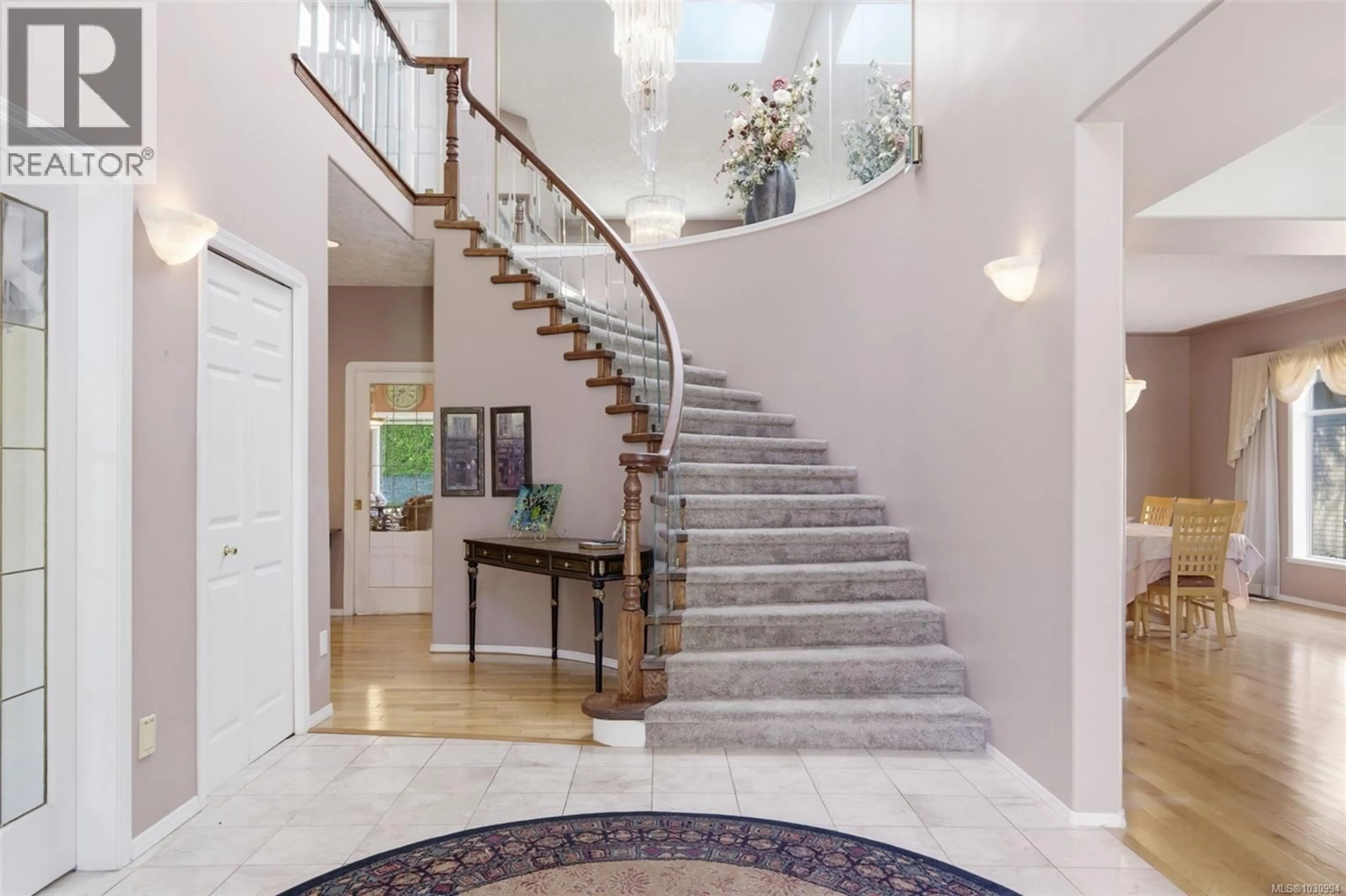 Unknown for 1032 VALEWOOD TRAIL, Saanich British Columbia V8X5G7