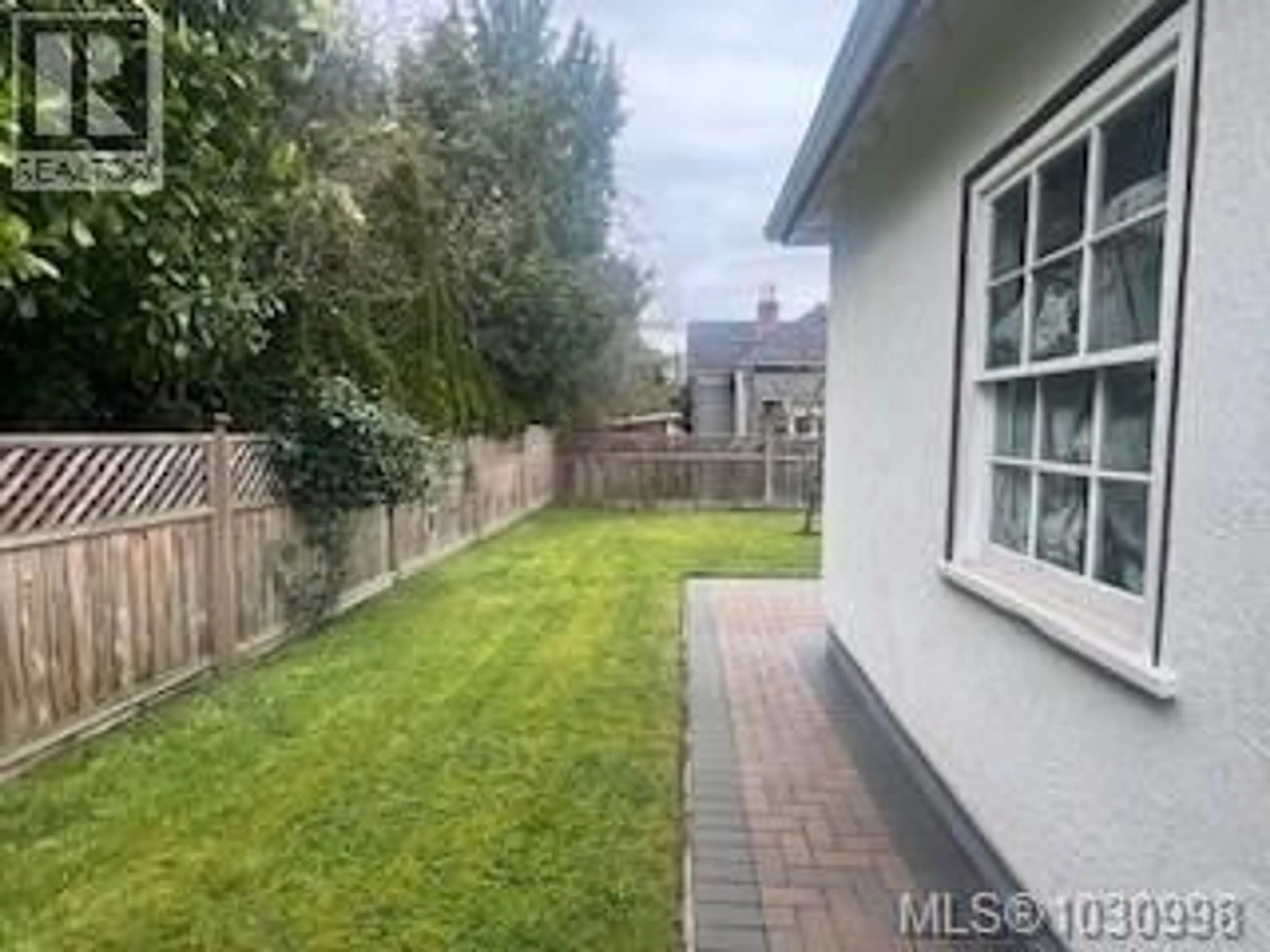 A pic from outside/outdoor area/front of a property/back of a property/a pic from drone, street for 146 MEDANA STREET, Victoria British Columbia V8V2H5